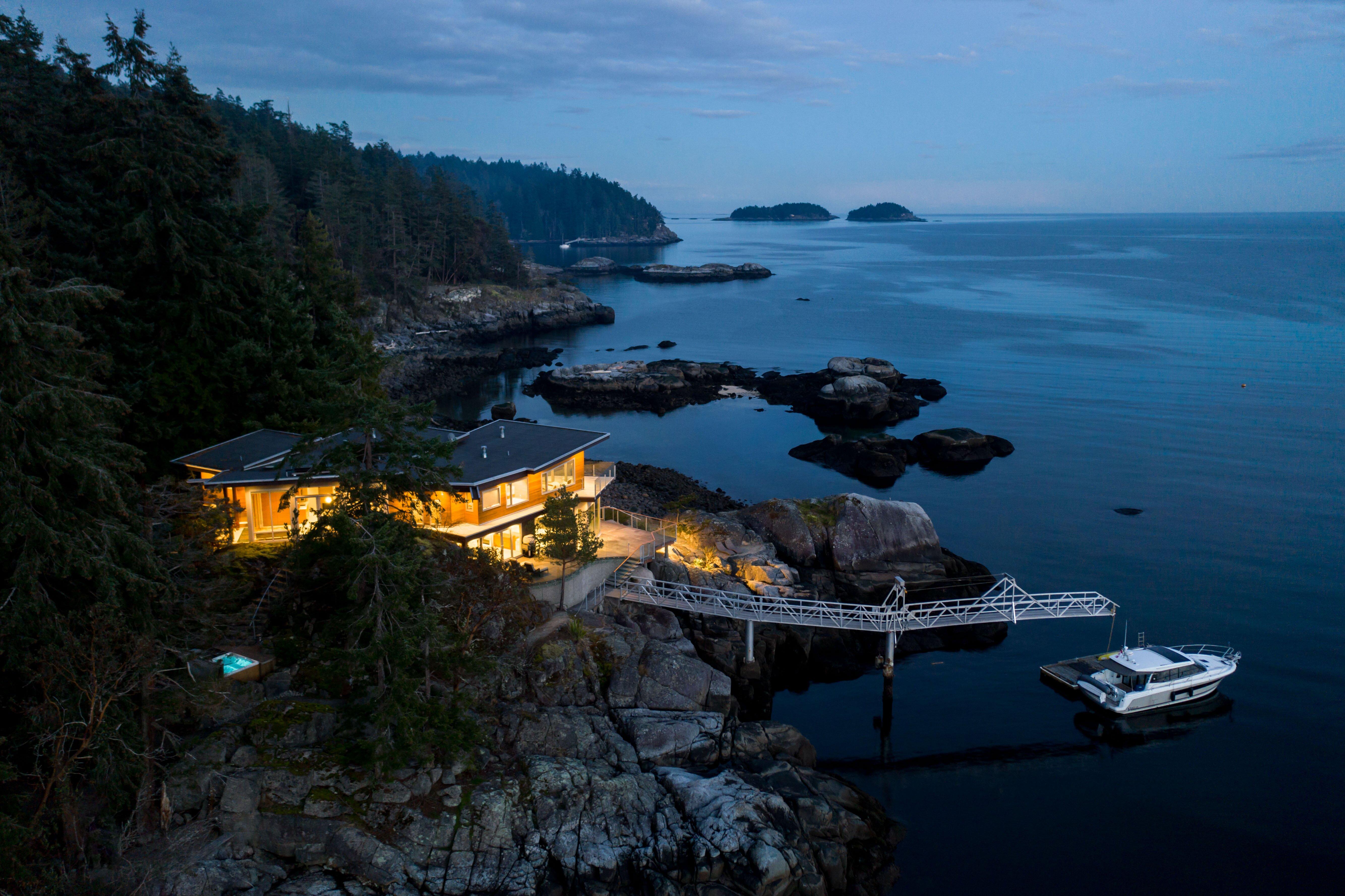 Pointhouse Suites on Sargeant Bay