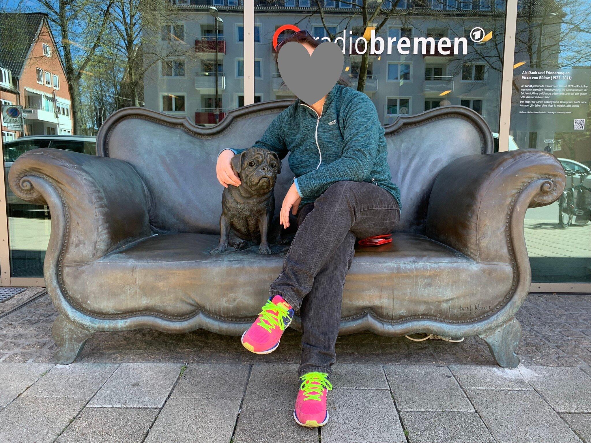 Loriot-sofa Mit Mops