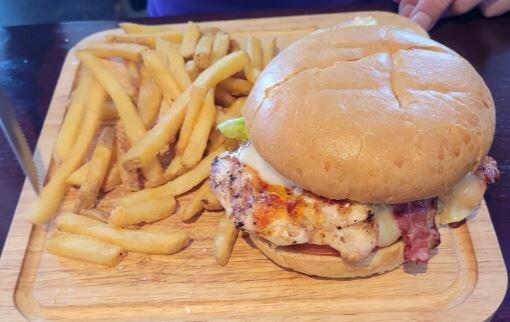 Mavi Steakhouse And Cocktail Bar