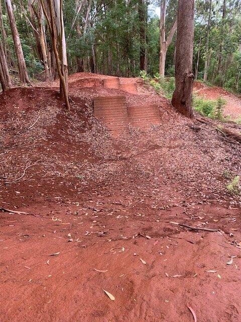 Kahakapao Loop Trail