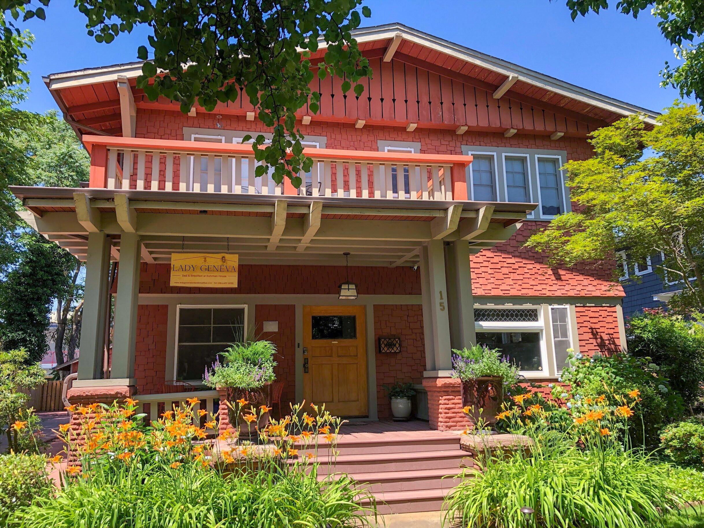 Lady Geneva Bed & Breakfast