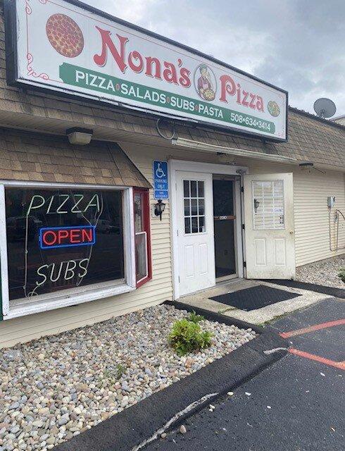 Nona's Pizza