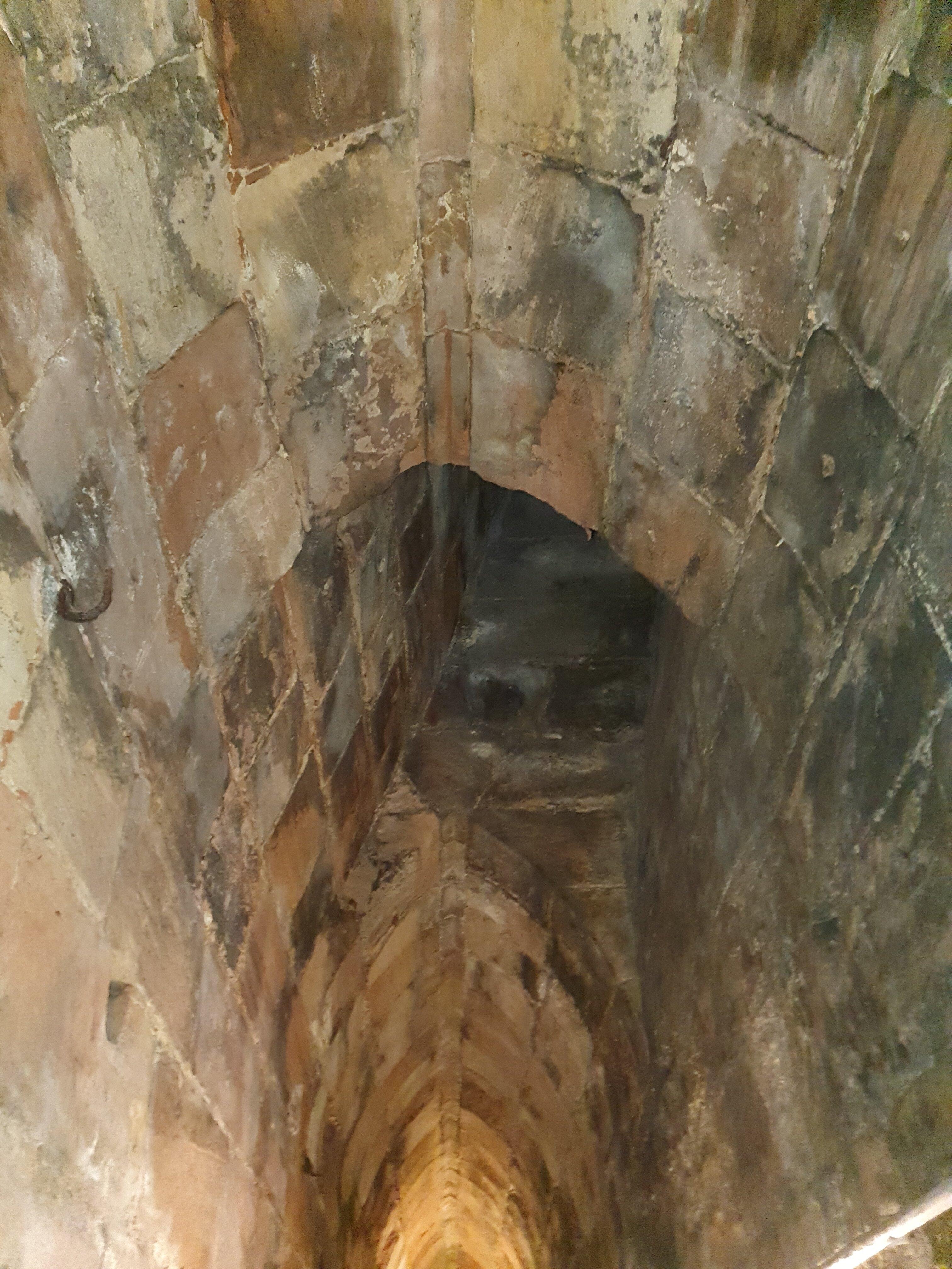 Wehr- und Geheimgänge unter der Burg