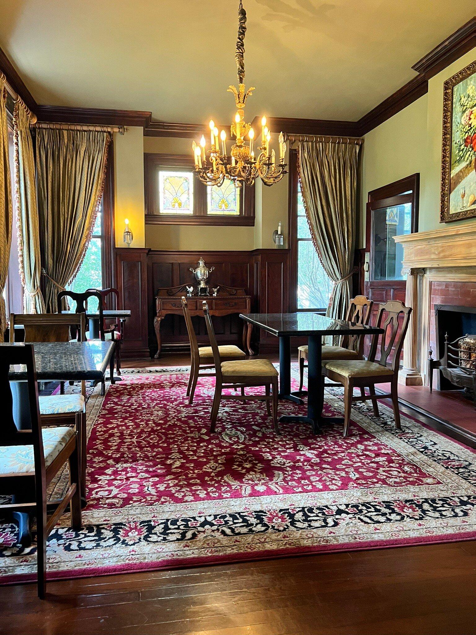 Huffman Manor Inn