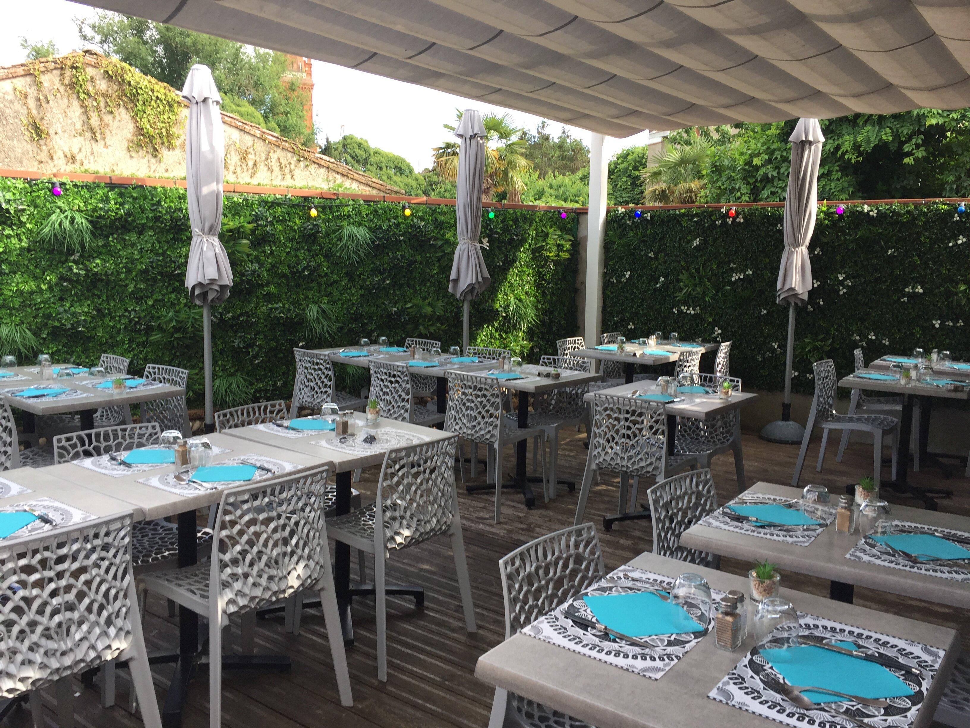 La Table Des Artistes