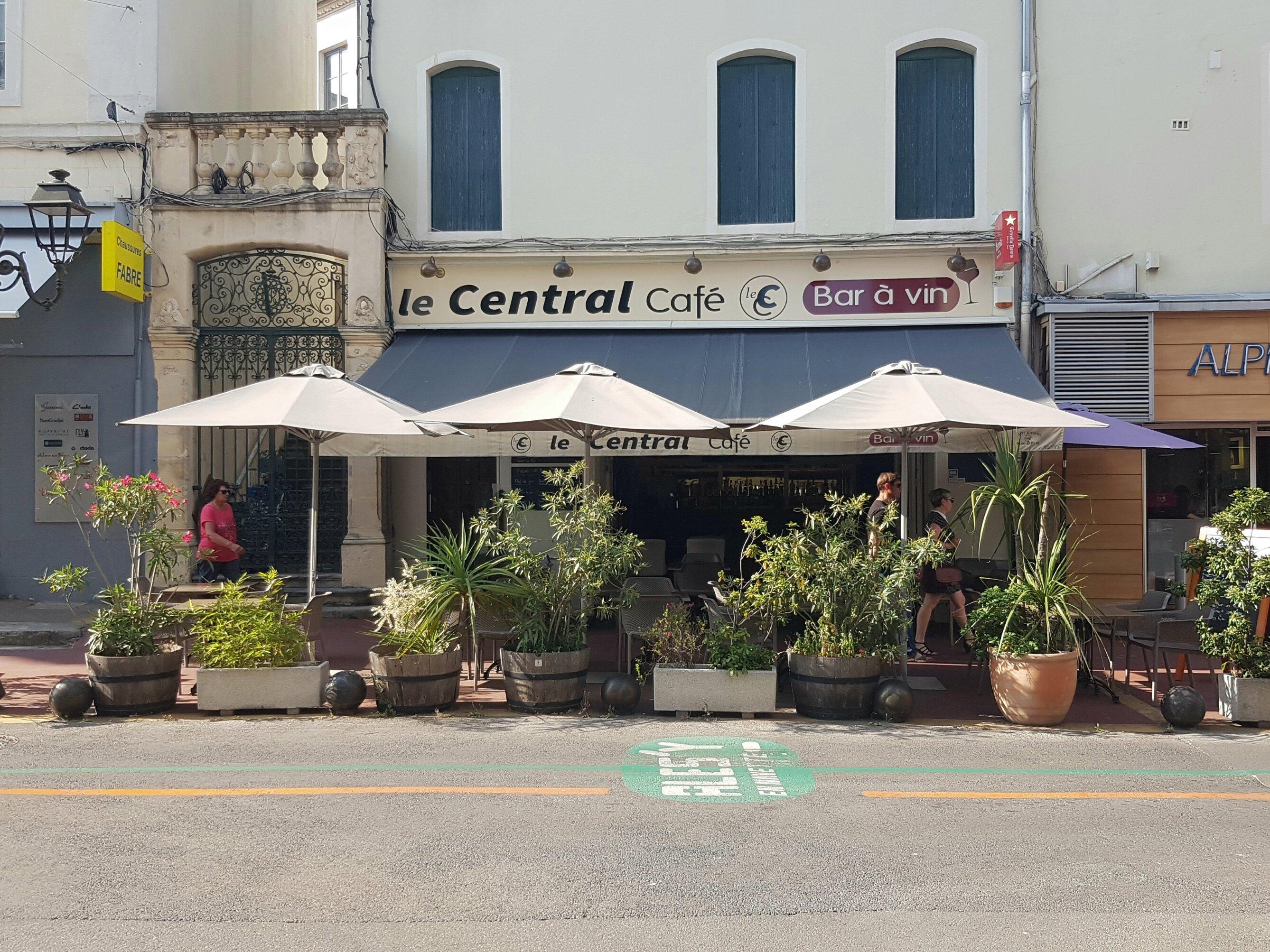 Le Tavern' Café By Central Café