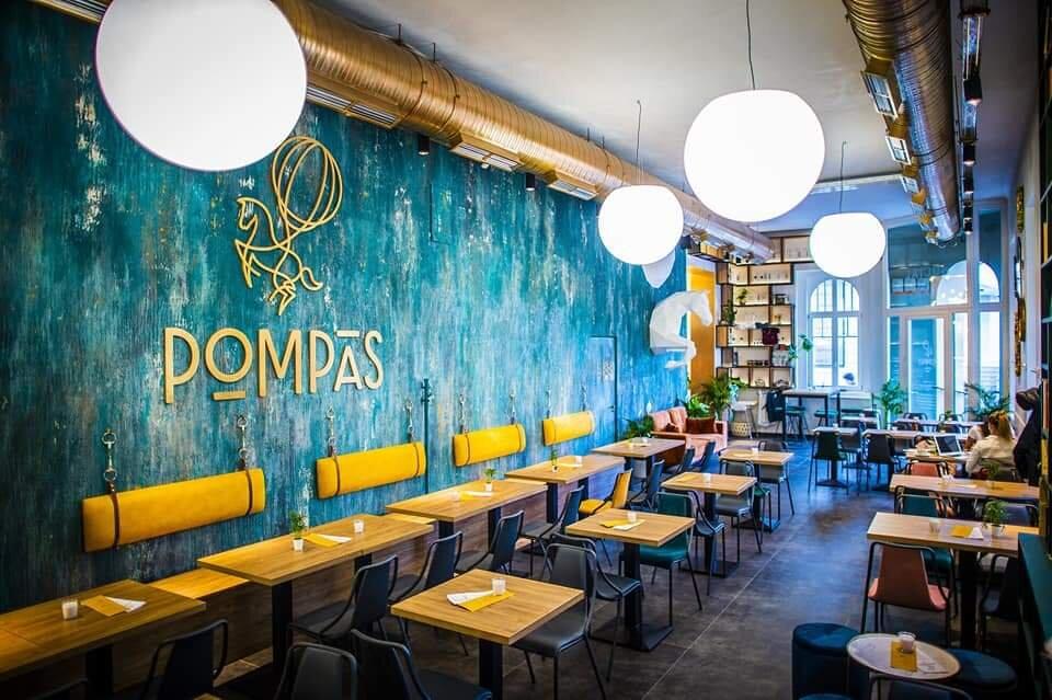 Pompás Bistro Cafe & Bar