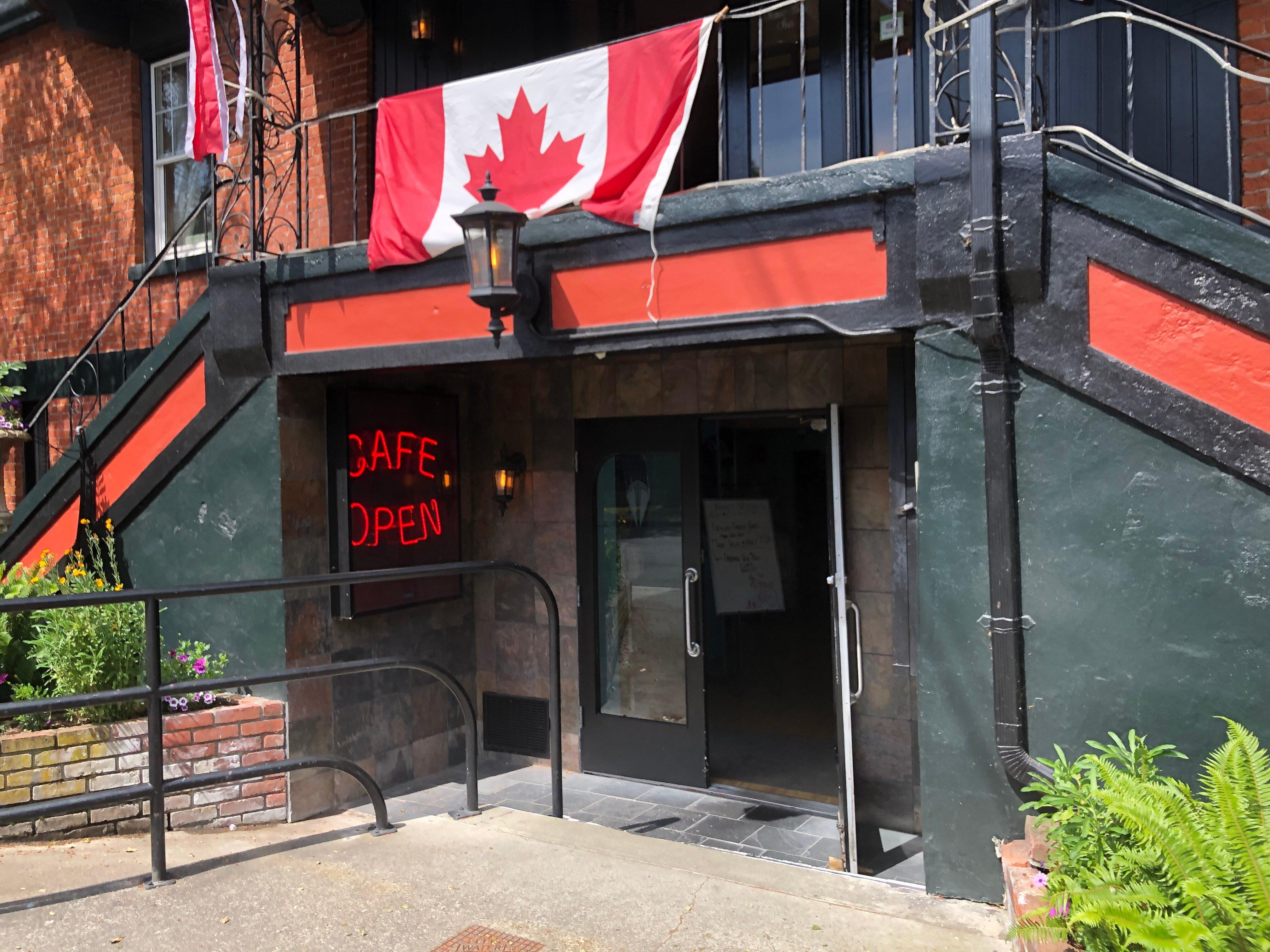 James Bay Inn Art Deco Cafe/restaurant