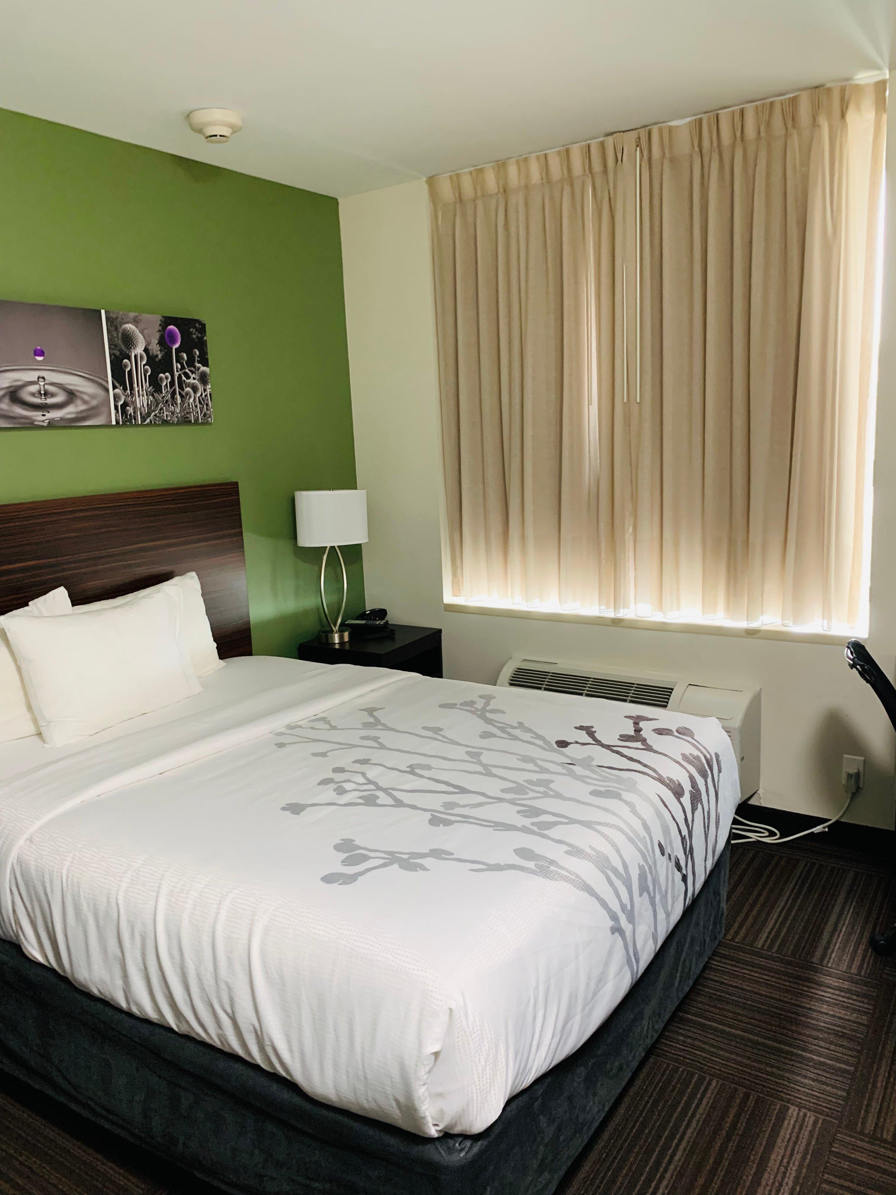 Van Wyck Hotel & Suites Near JFK Airport