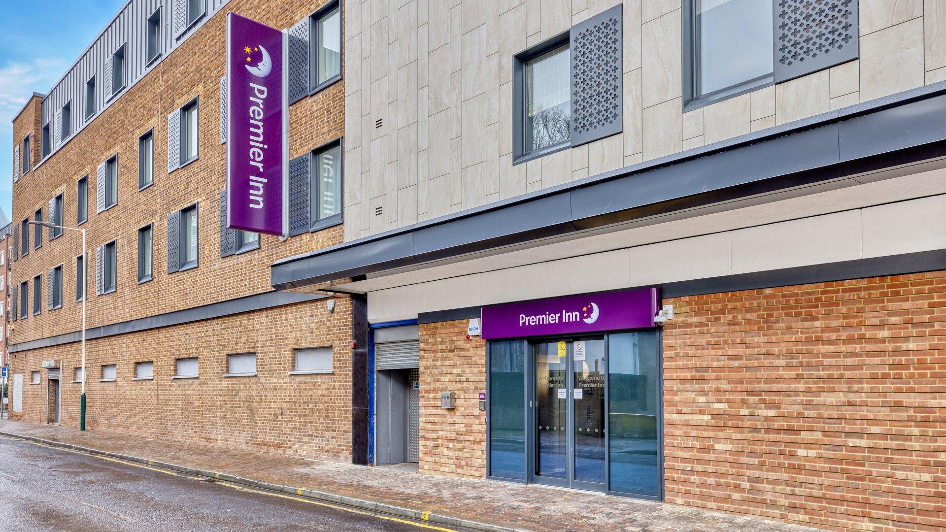 Premier Inn London Romford Town Centre Hotel