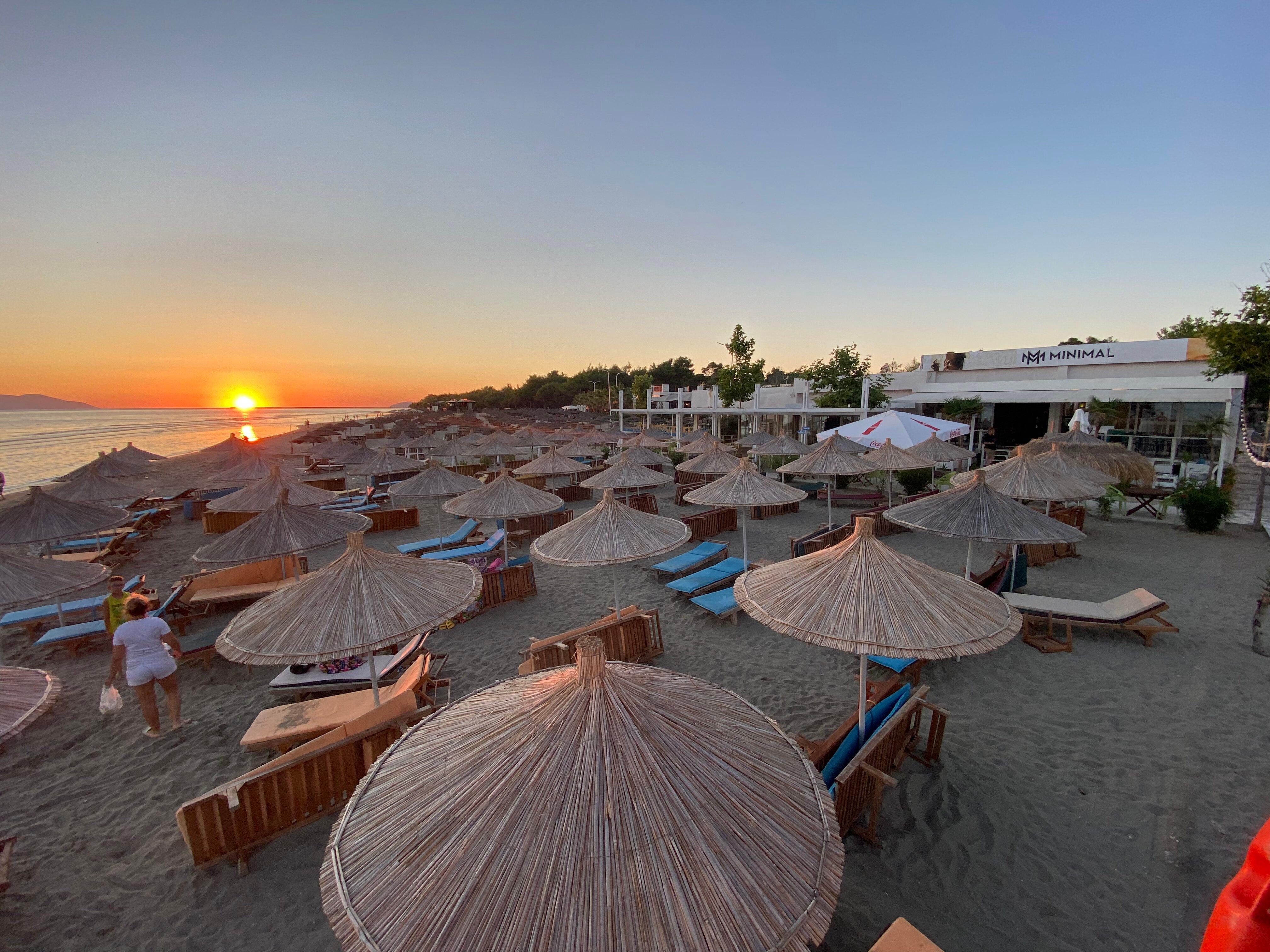 Minimal Beach Restaurant & More