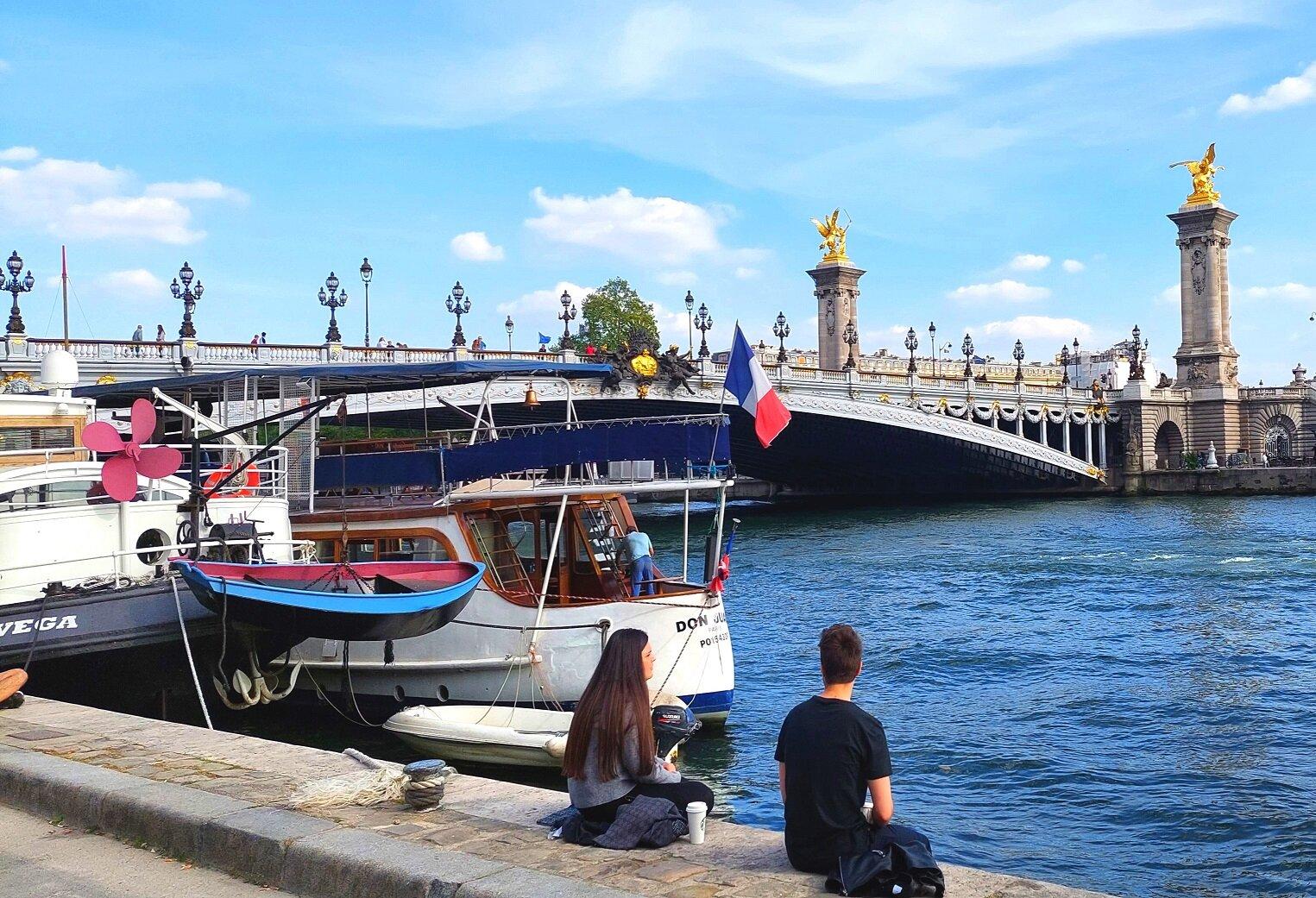 Le Port Des Champs Elysées