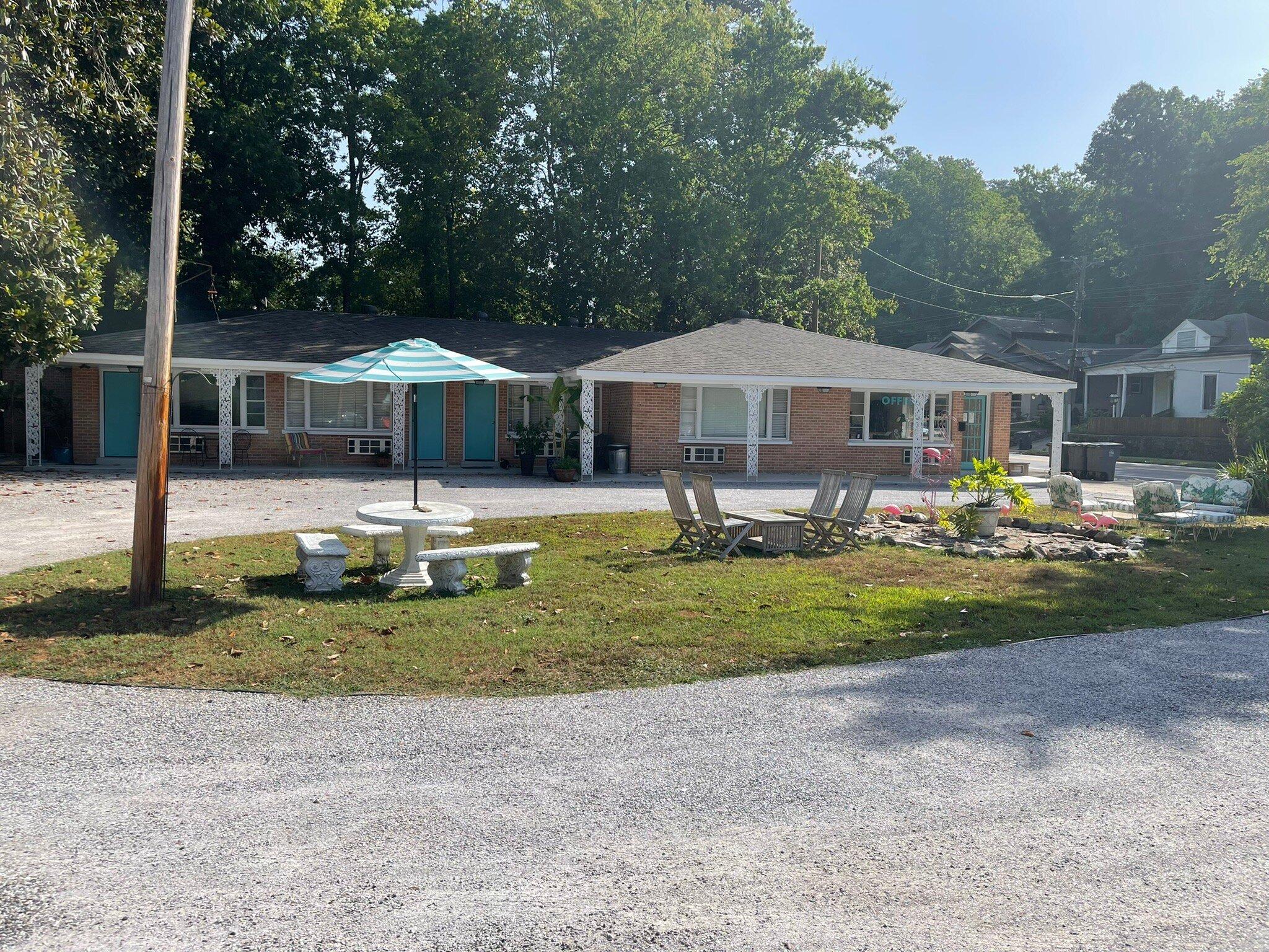 Dame Fortune's Cottage Court