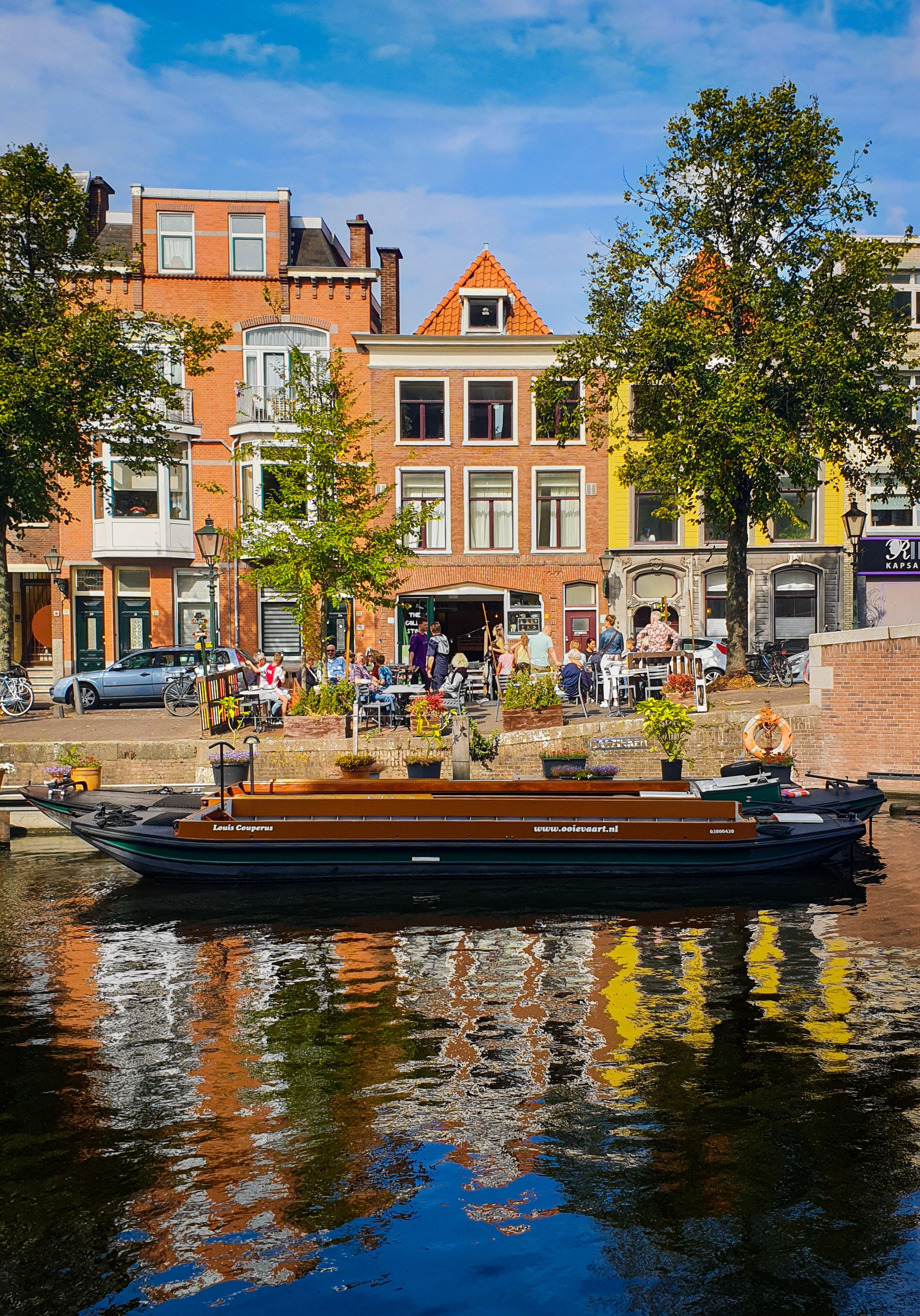 Vegetarian Restaurant Cafe The Golden Stork