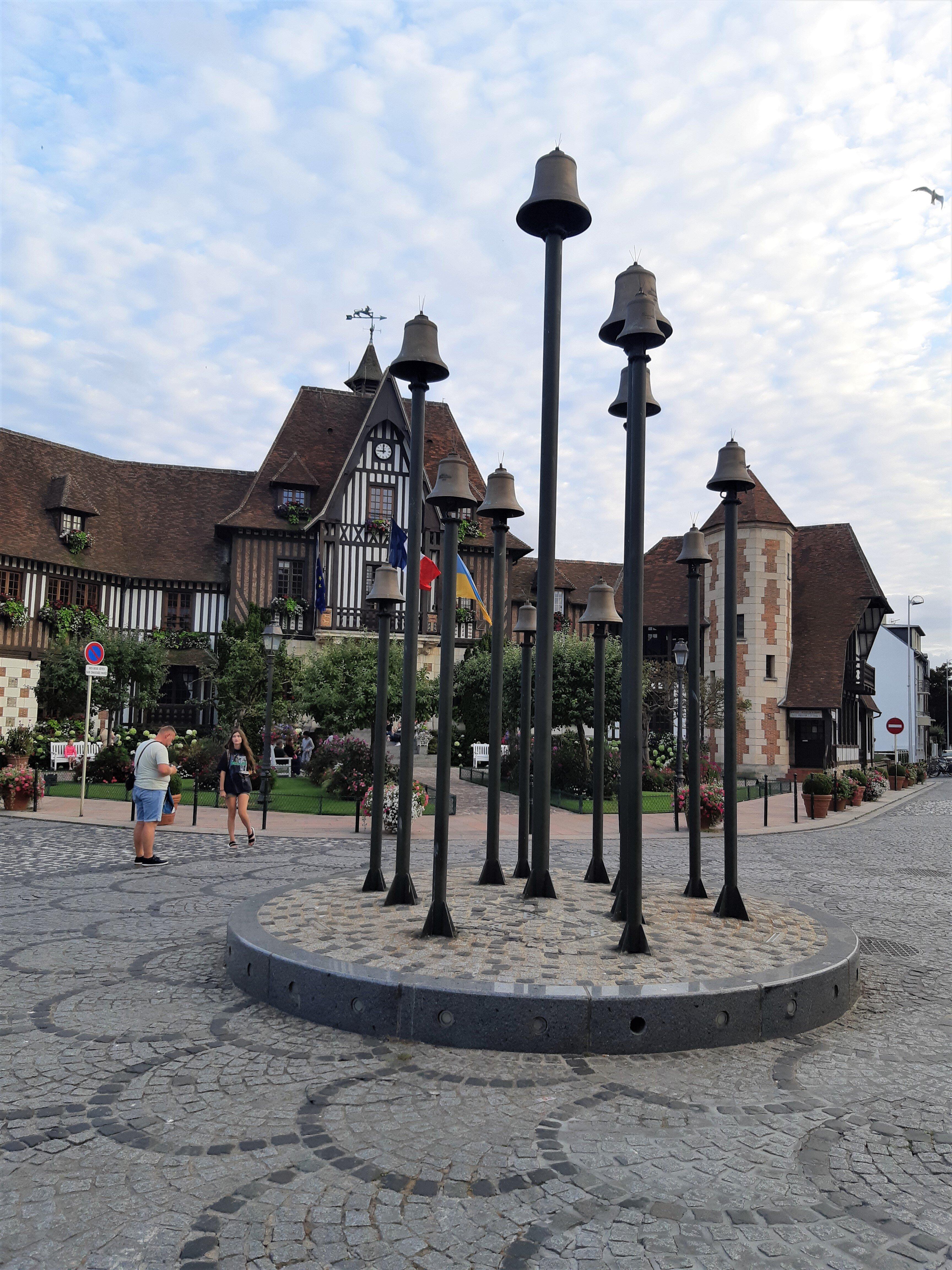 Rond Point Des Cloches