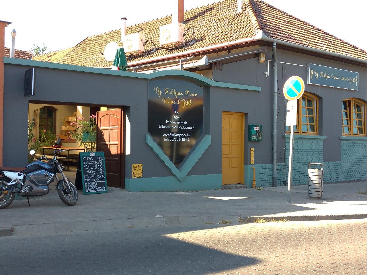 Új Fáklyás Pince Wine & Grill