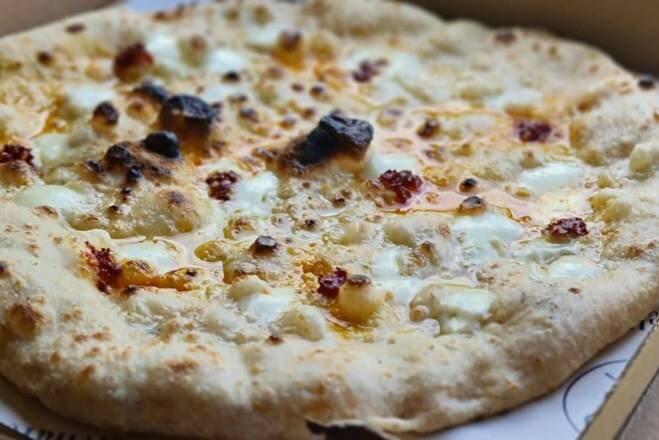 Mozzarella Fellas Pizza