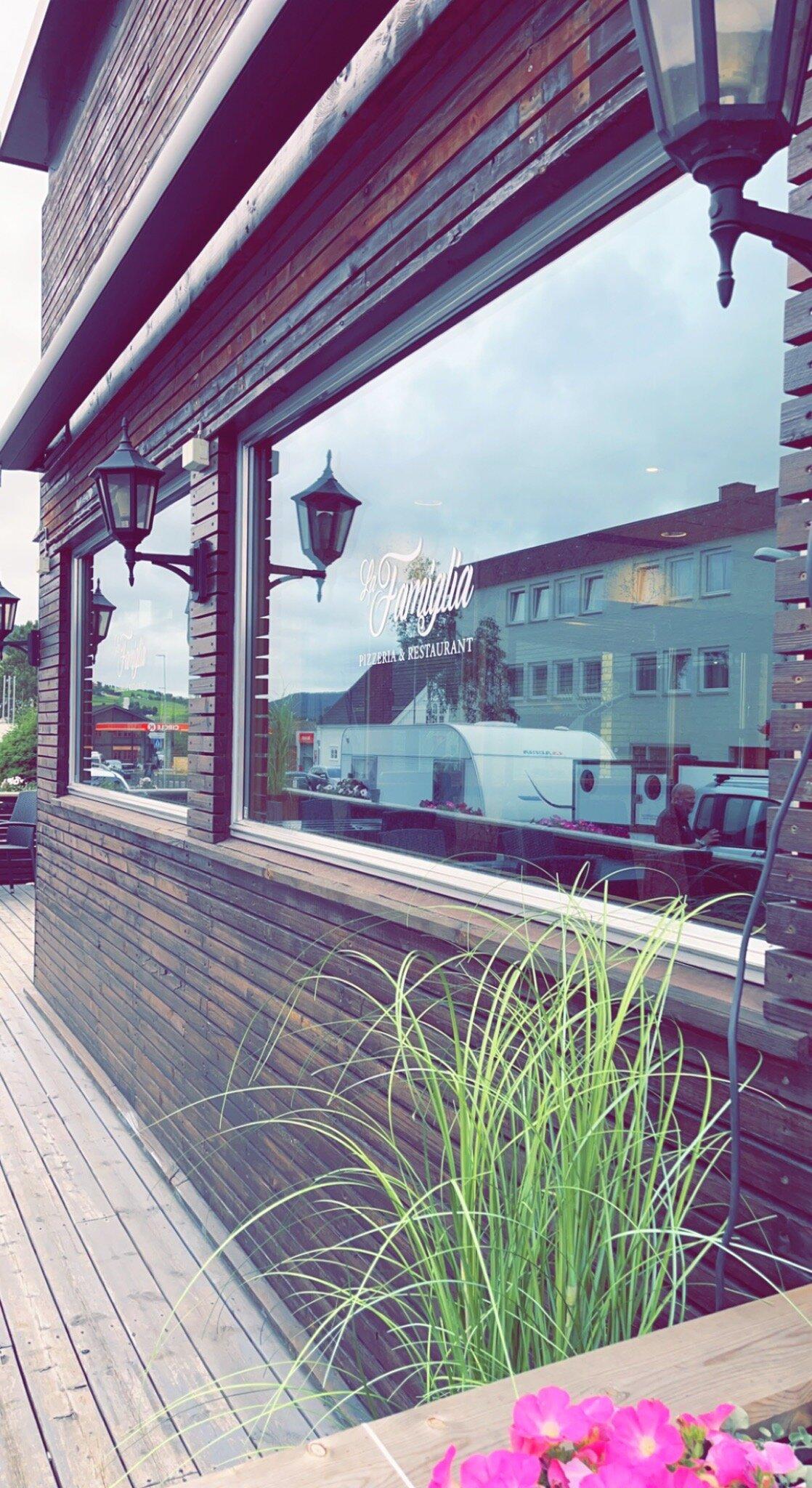 La Famiglia Restaurant