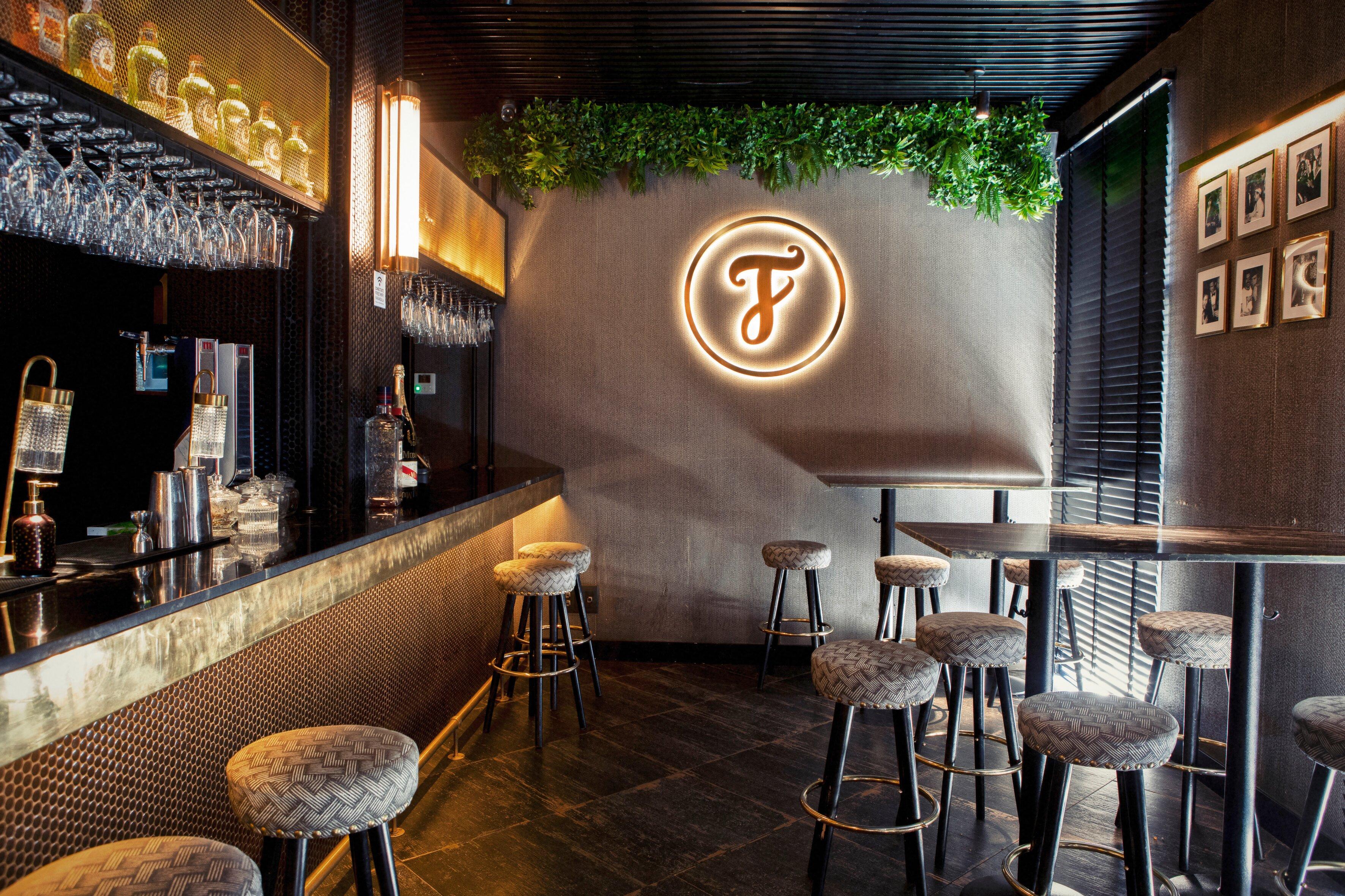 Farandula Fearless Bar