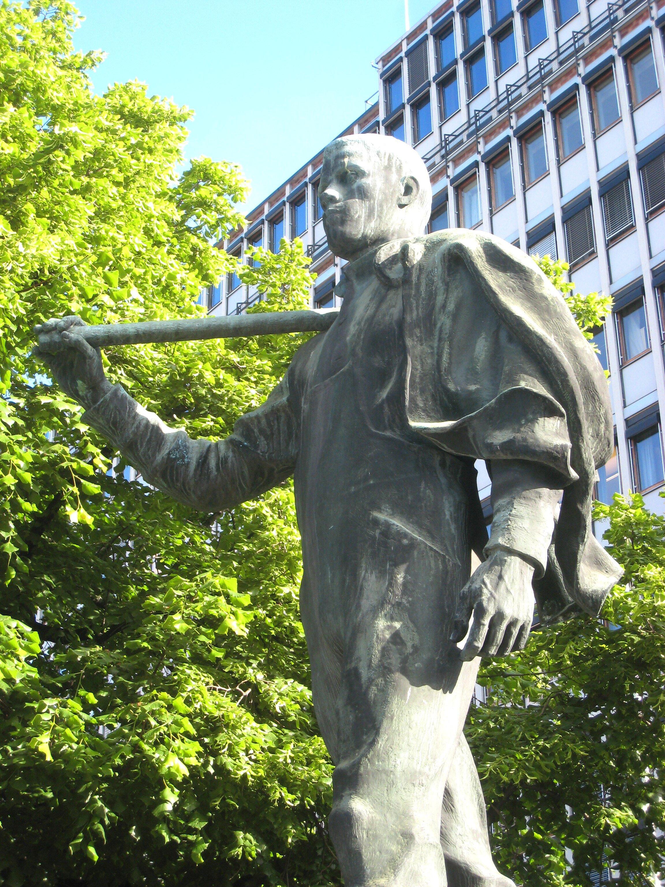 Pioneers of the Labour Movement Sculpture