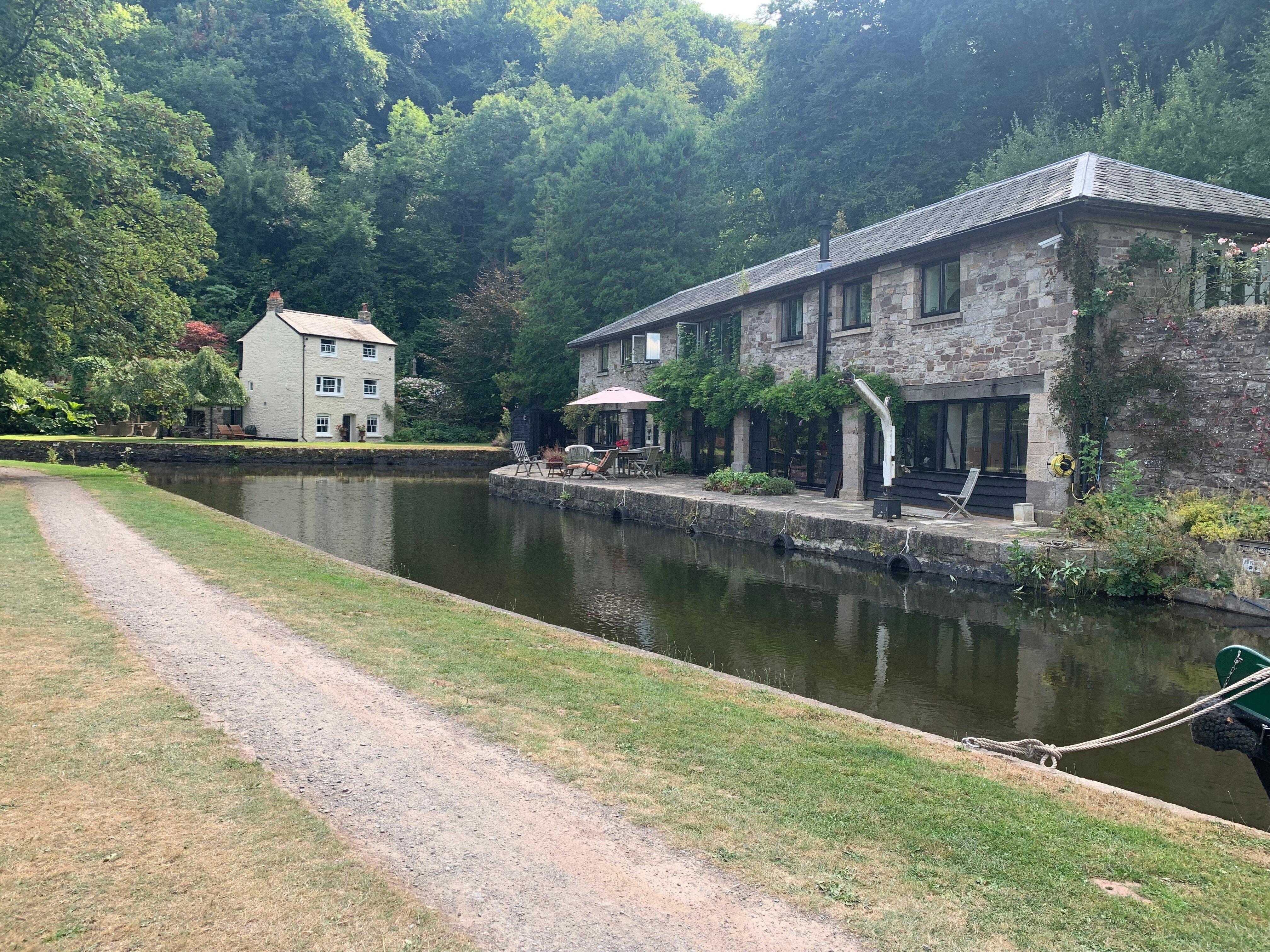 Pen-Y-Worlod Cottages