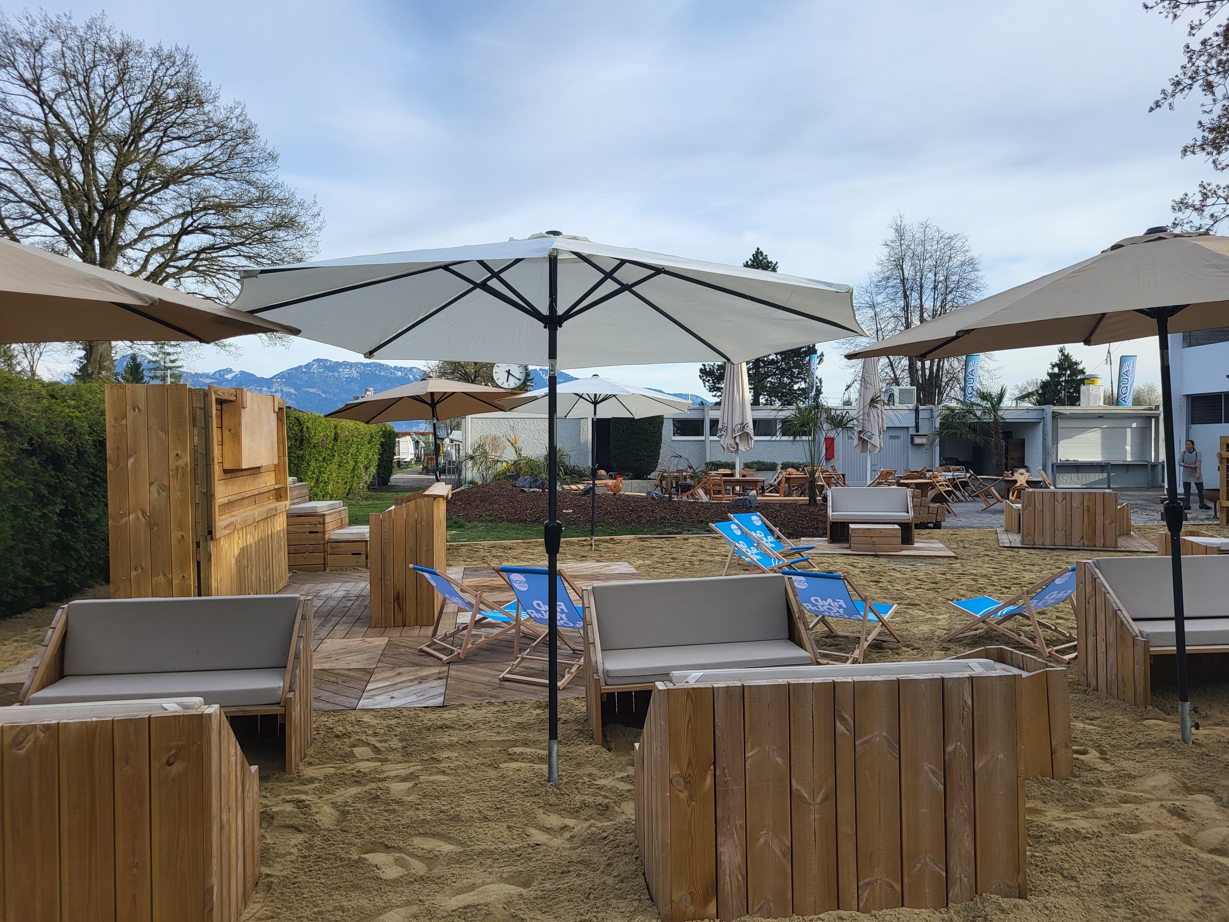 Aqua Restaurant Bar Lounge