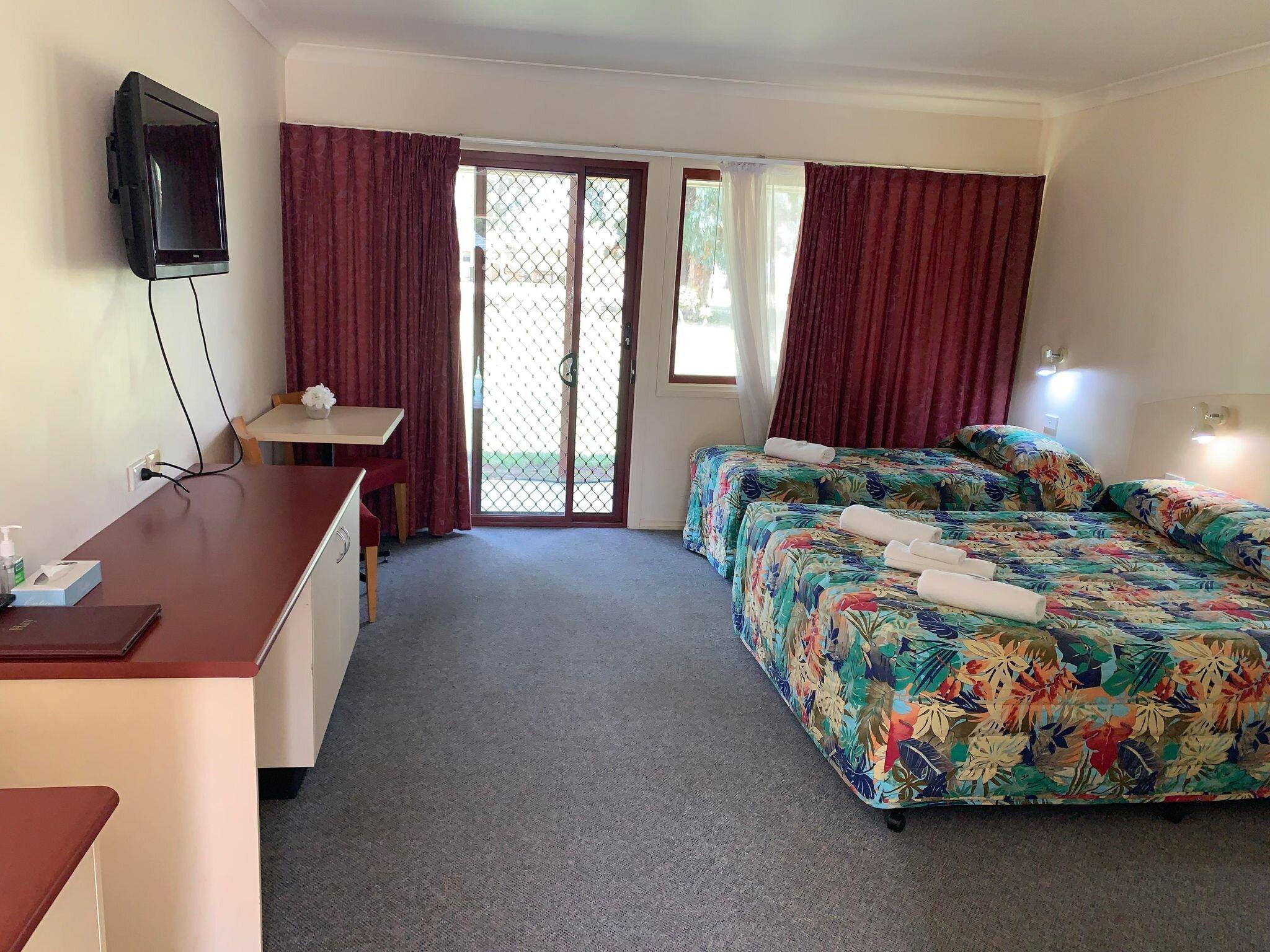 Outback Quarters Motel Hay and Indian Restaurant