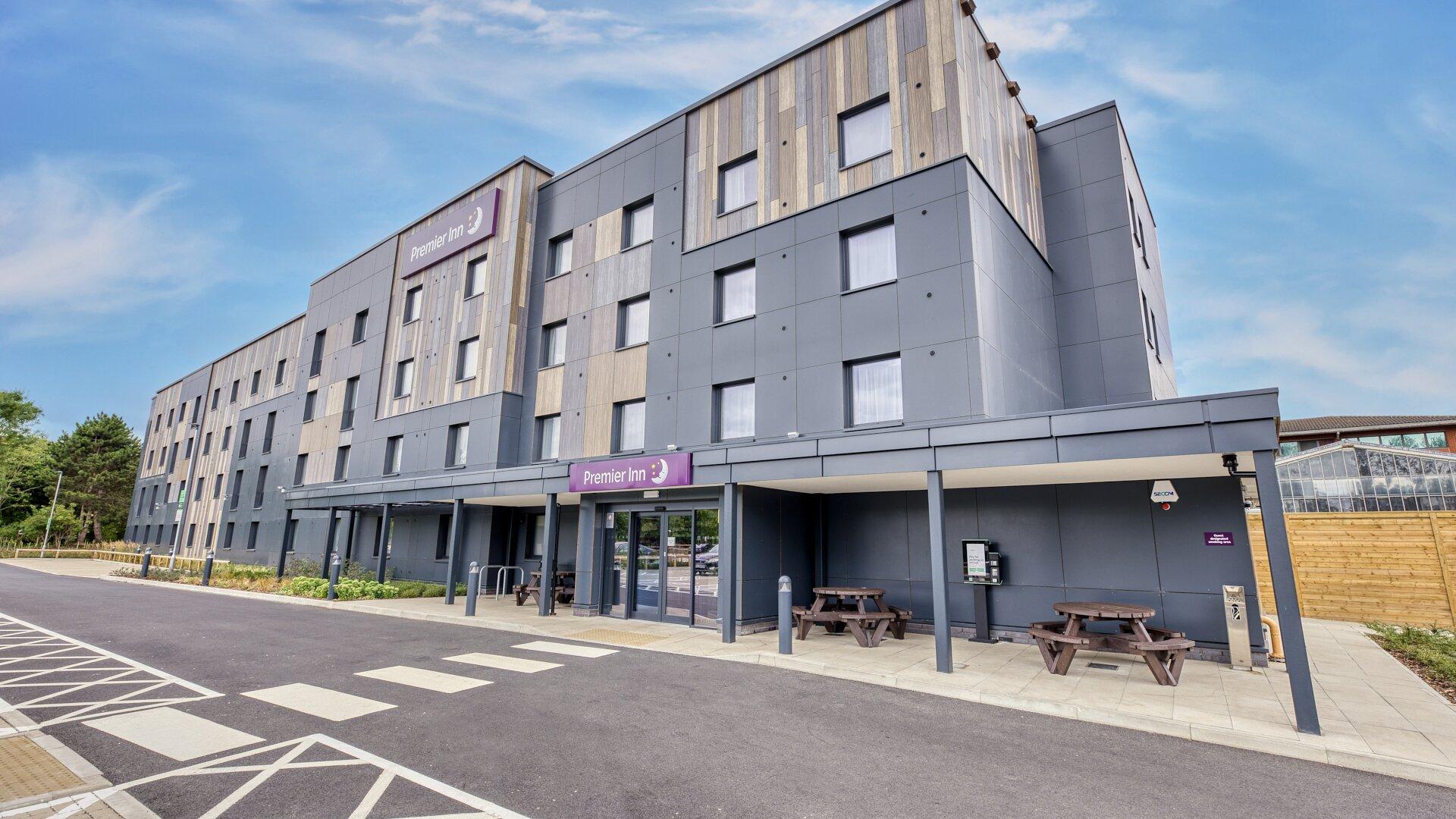 Premier Inn Milton Keynes (Willen Lake) Hotel