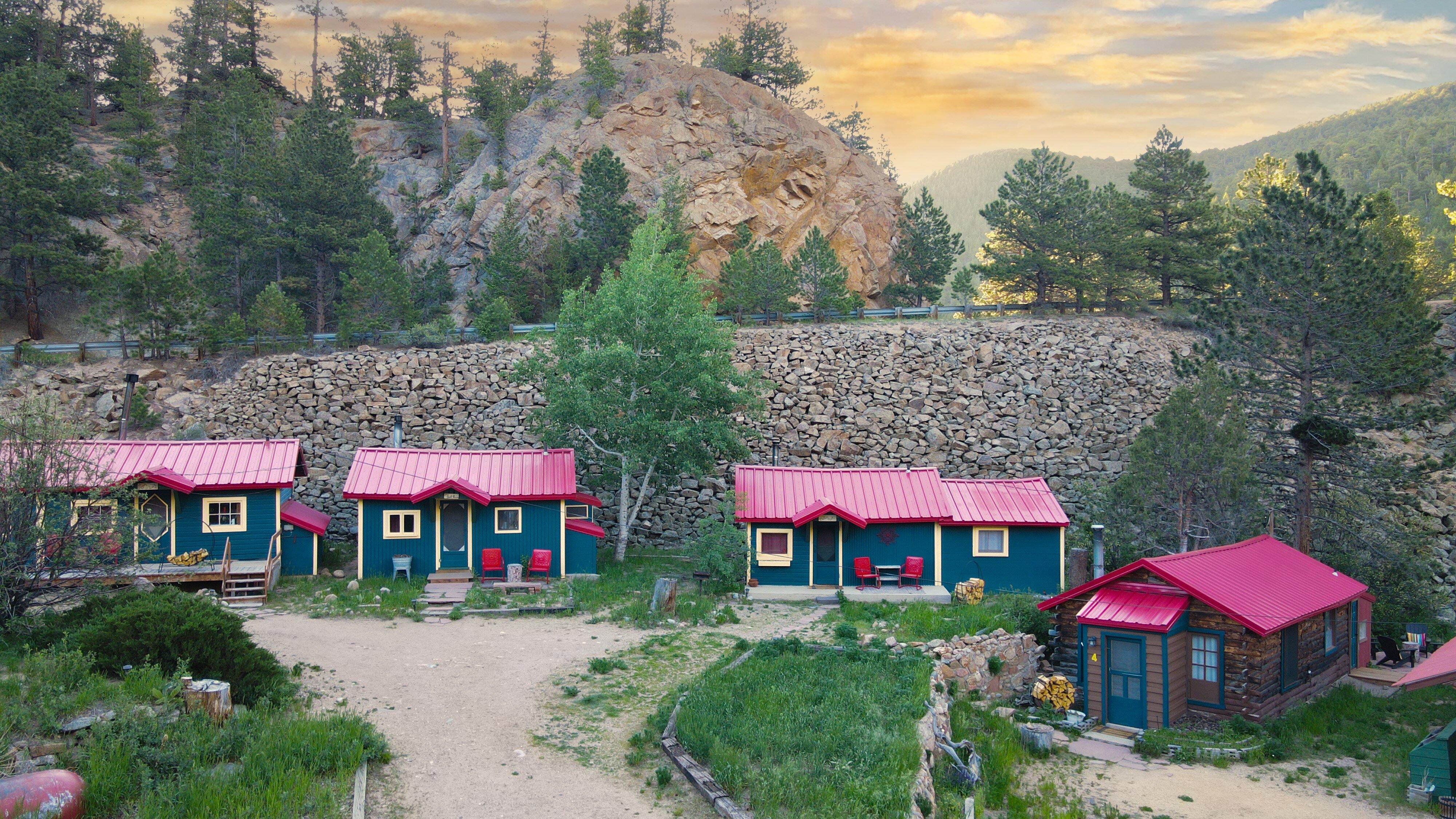 Raymond Store & Cabins