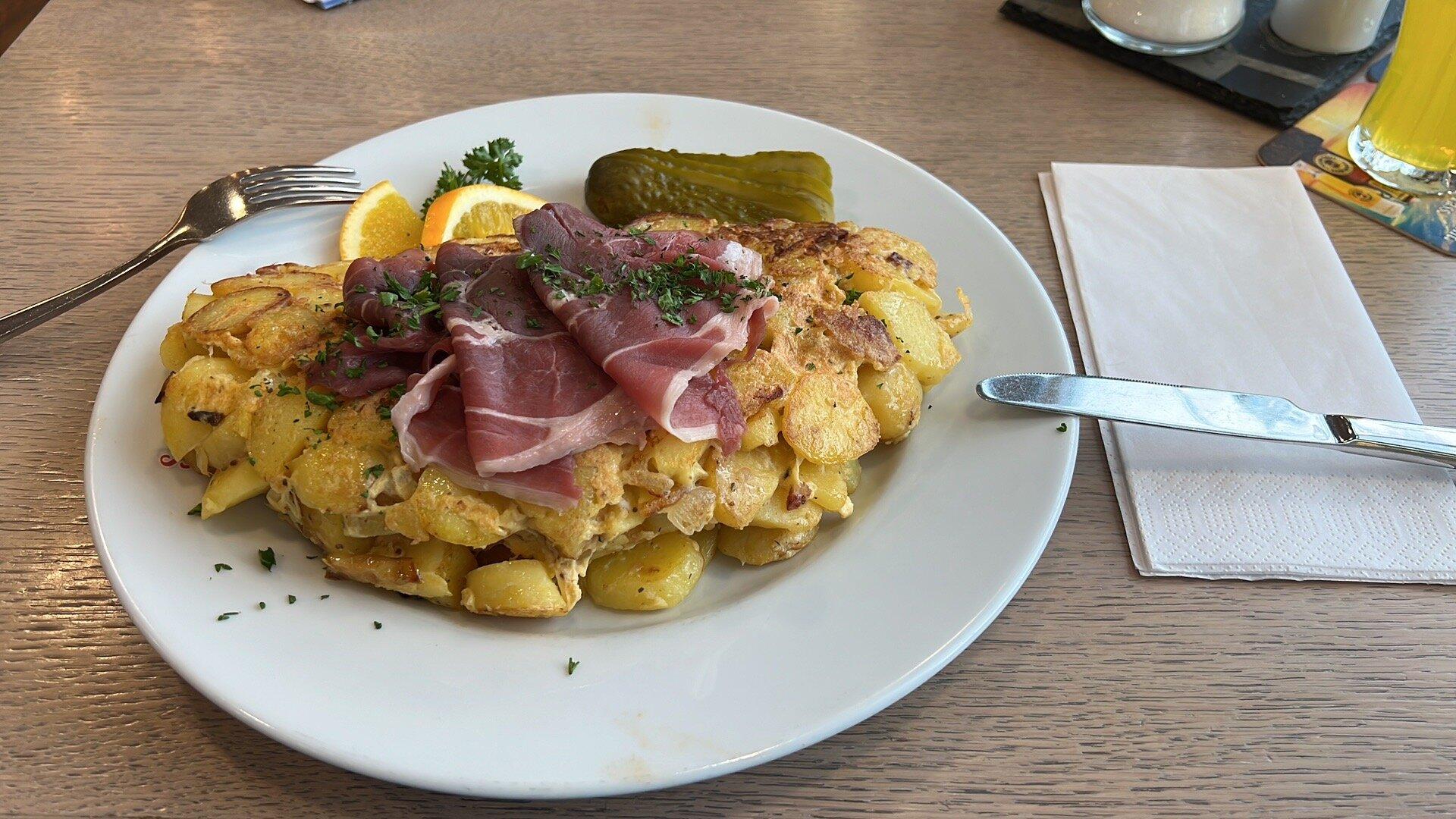 Mowennest Cafe Restaurant