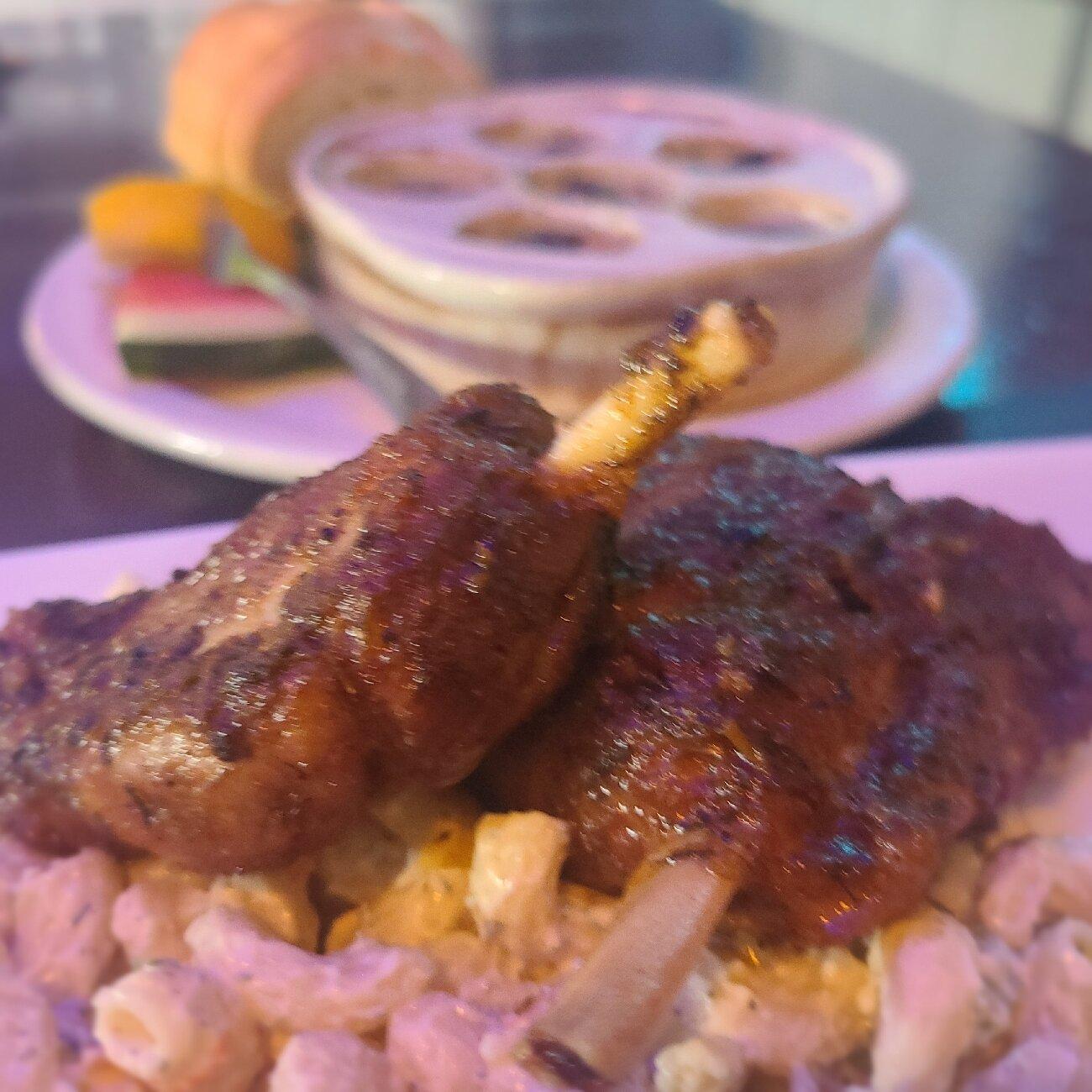 Tee & Gee Bar & Grill