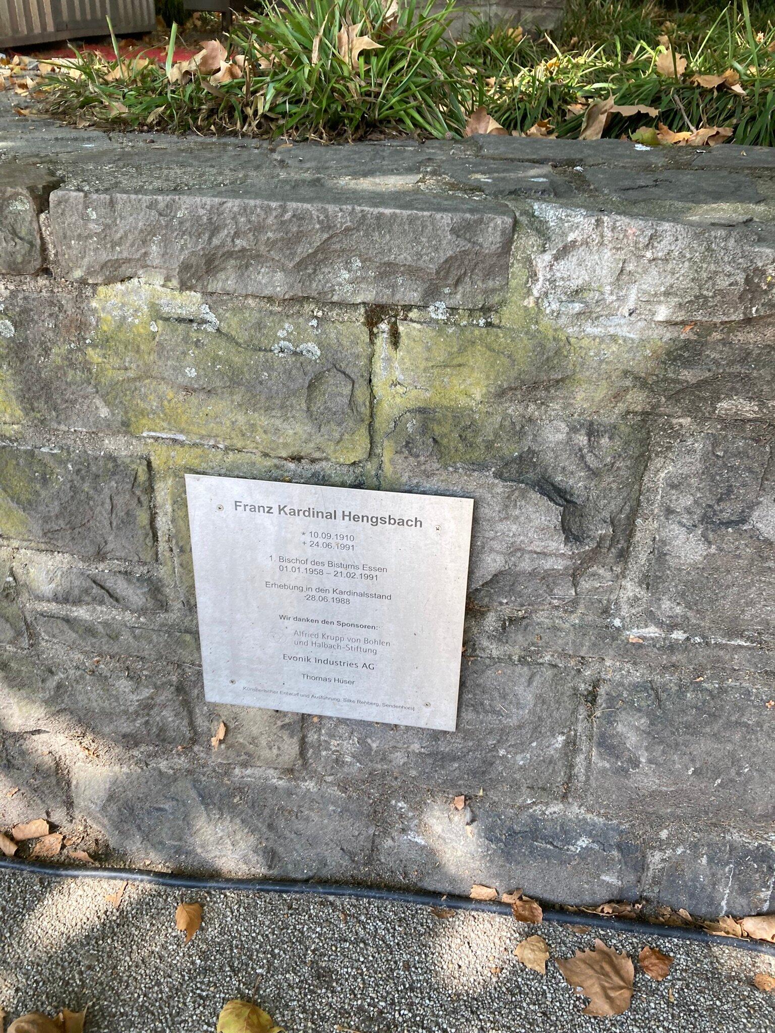 Denkmal Bischof Hengsbach