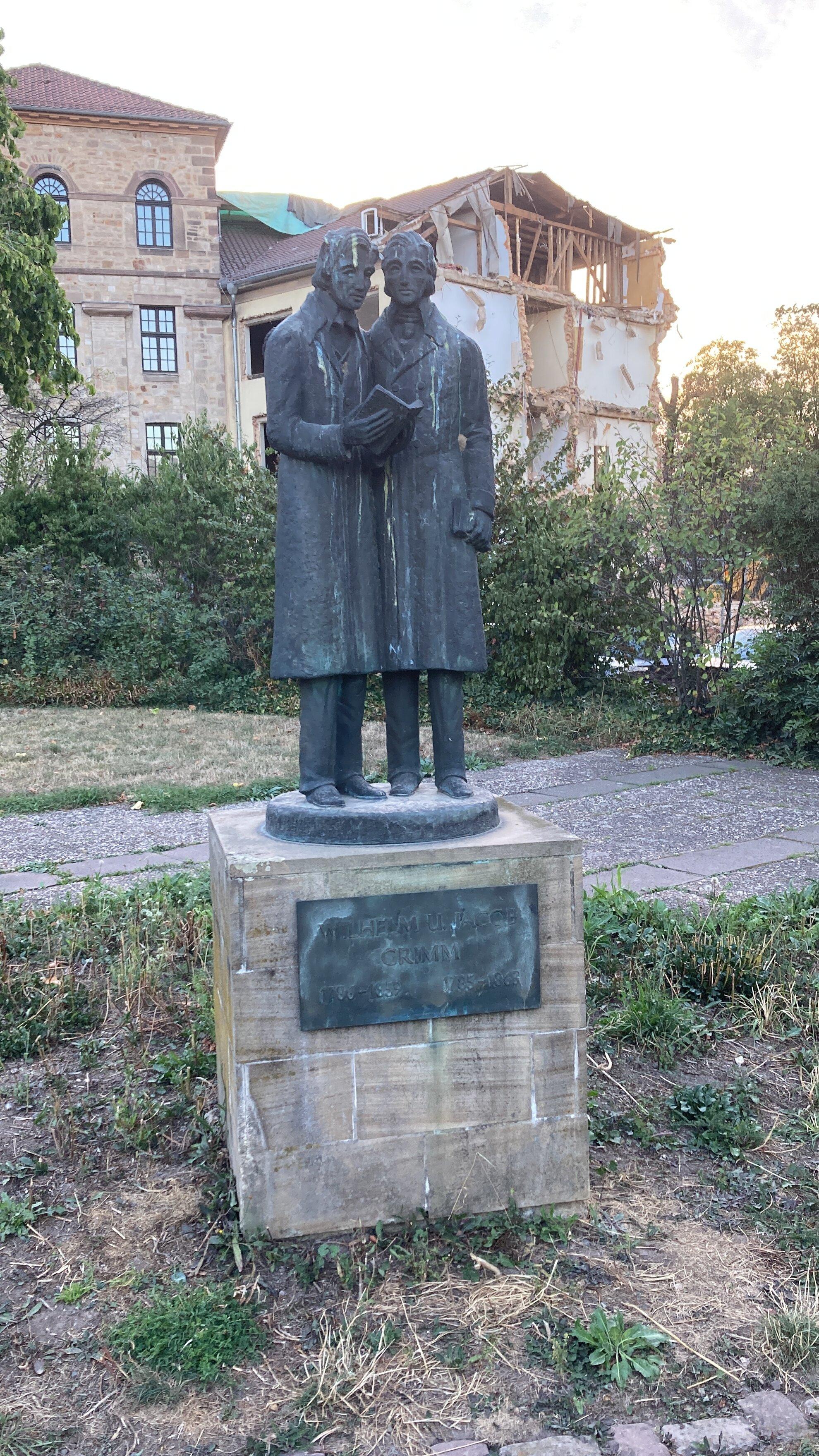 Gebrüder Grimm-statue