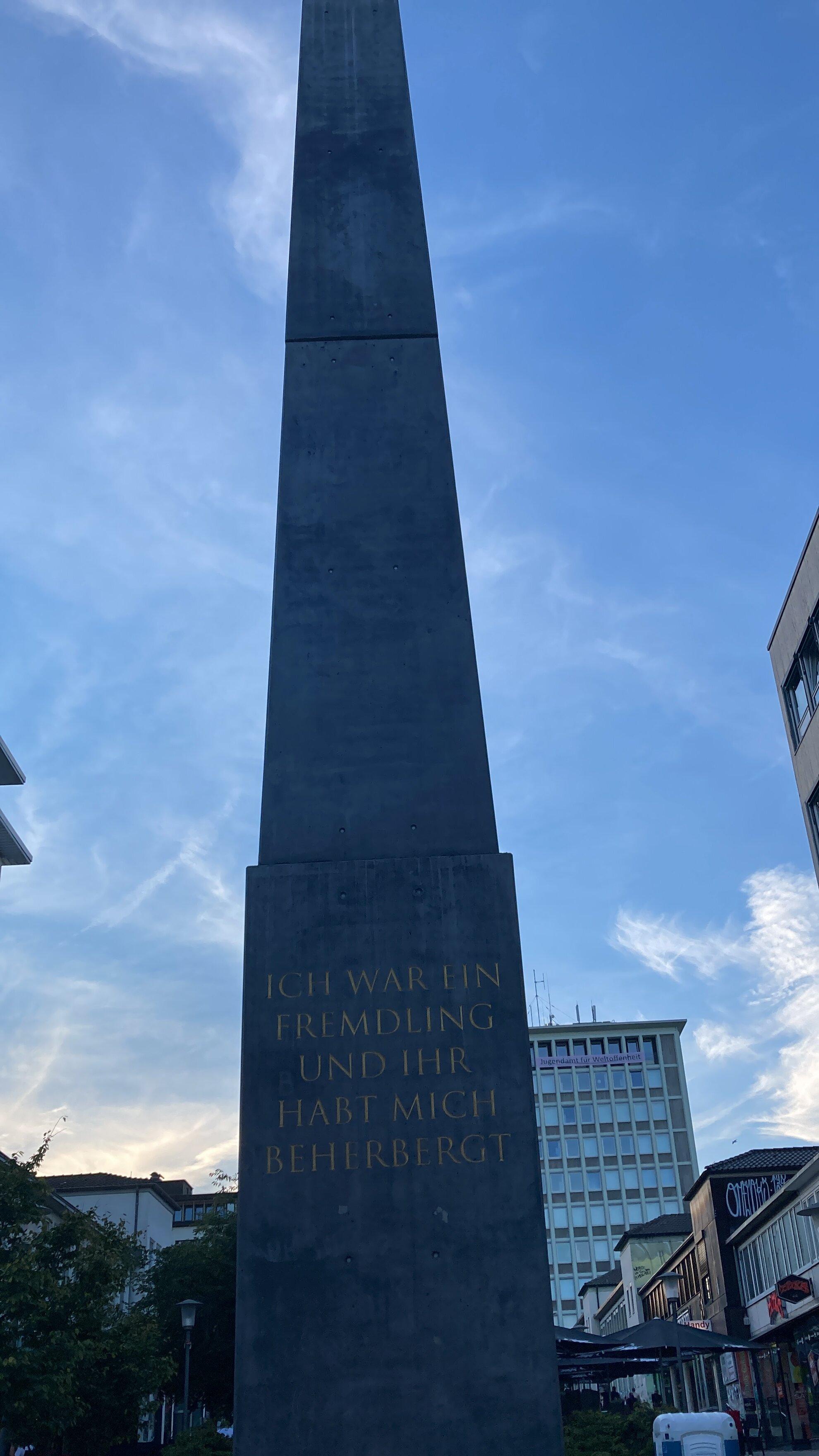 Obelisk Olu Oguibe