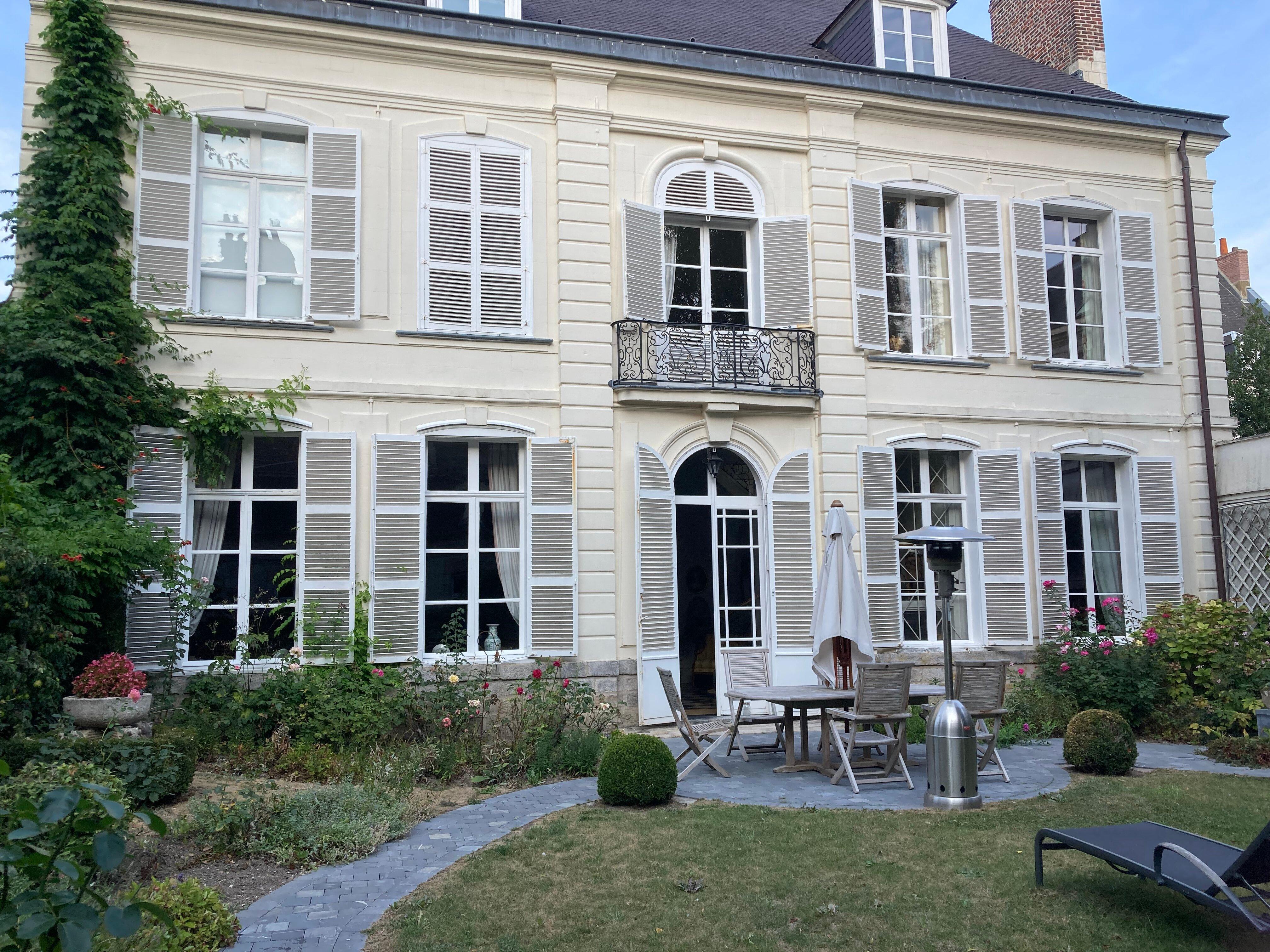 Entre Cour Et Jardin