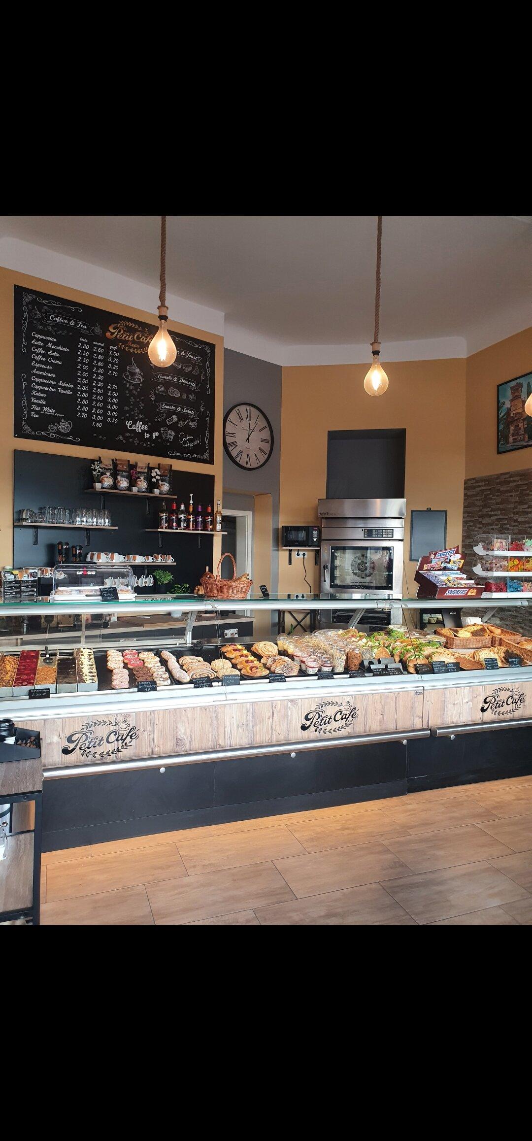 Petit Cafe