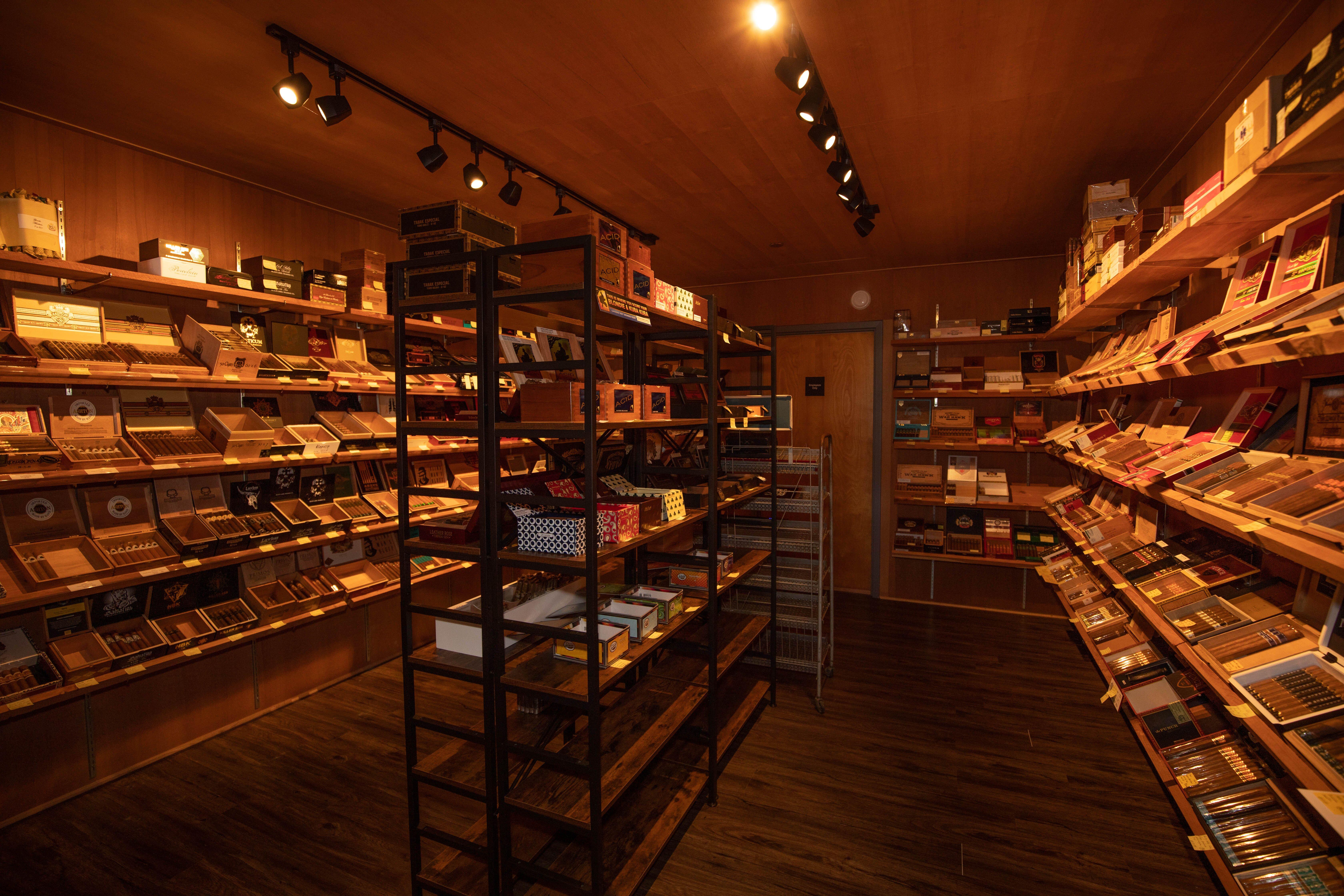 Tooth 'n Nail Cigars & Ale