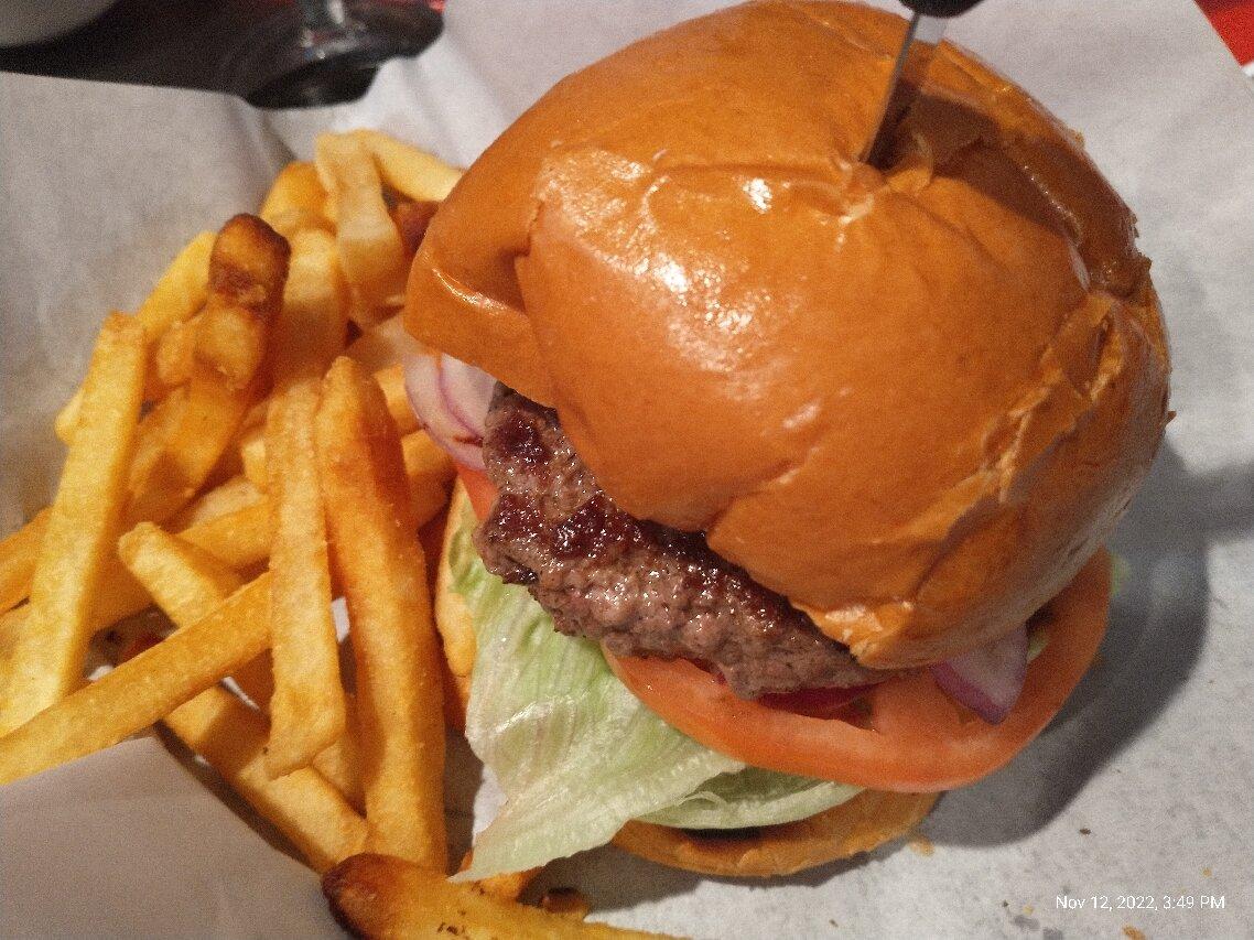 Rene's Restaurant & Lounge