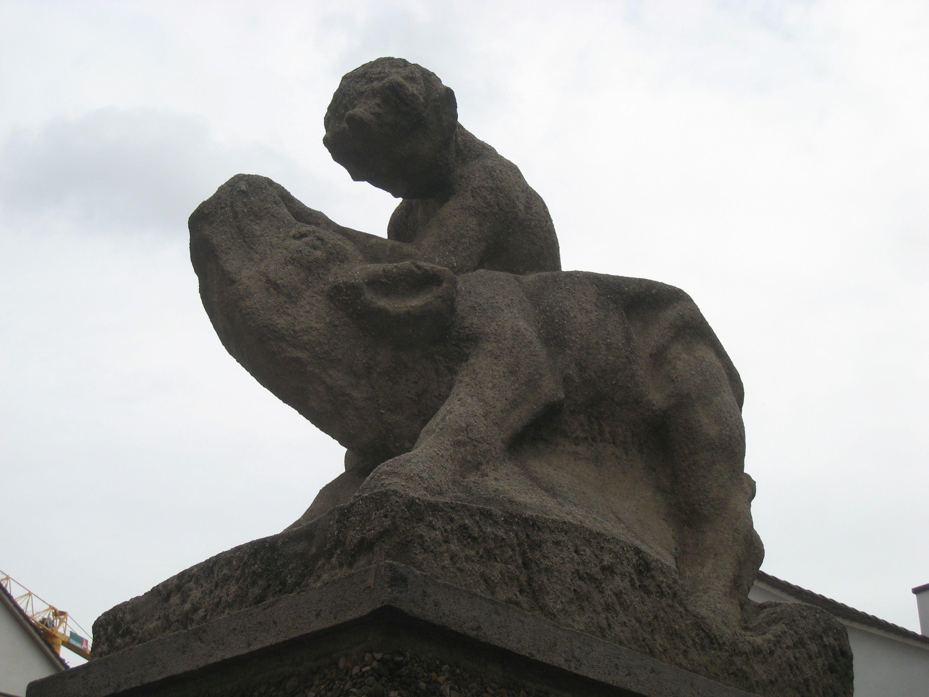 Arbeitsamt-Brunnen "Faun mit Tier"