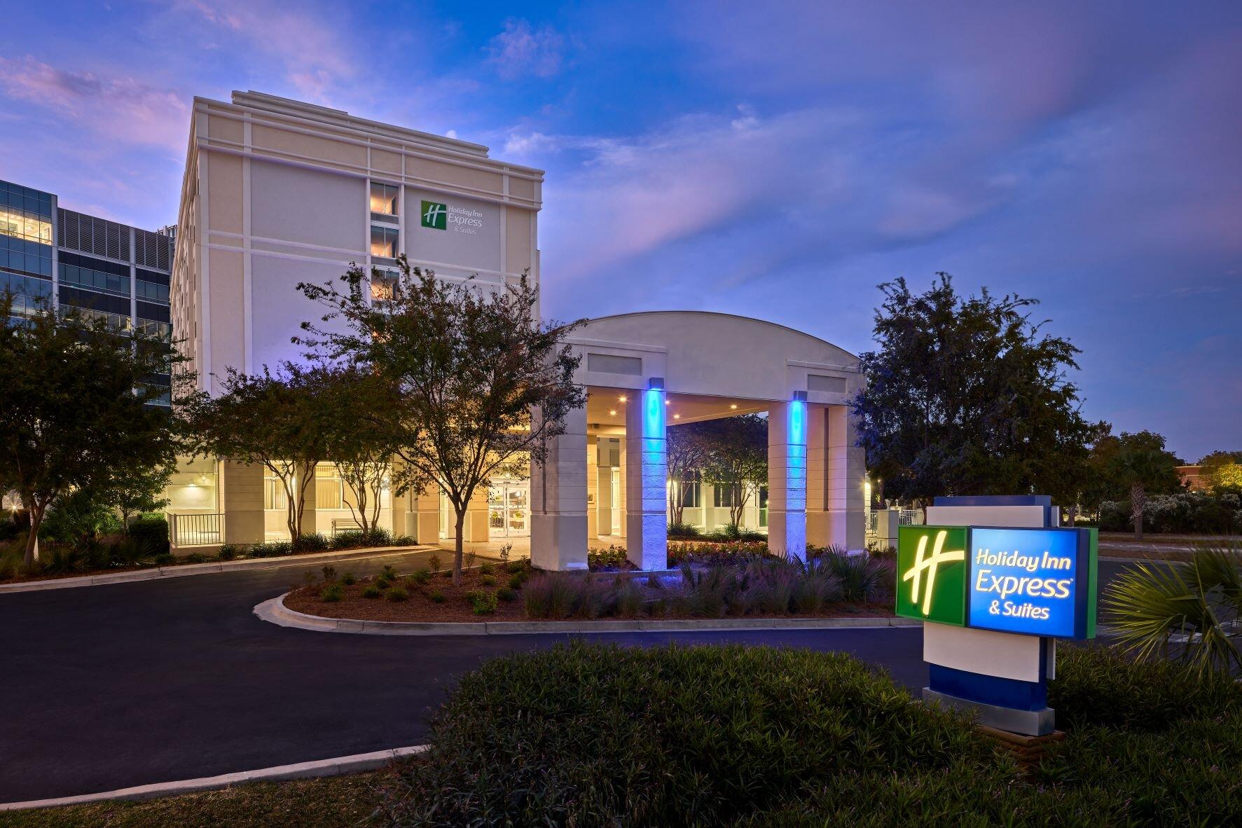 Holiday Inn Express & Suites Charleston Dwtn - Westedge, an IHG hotel