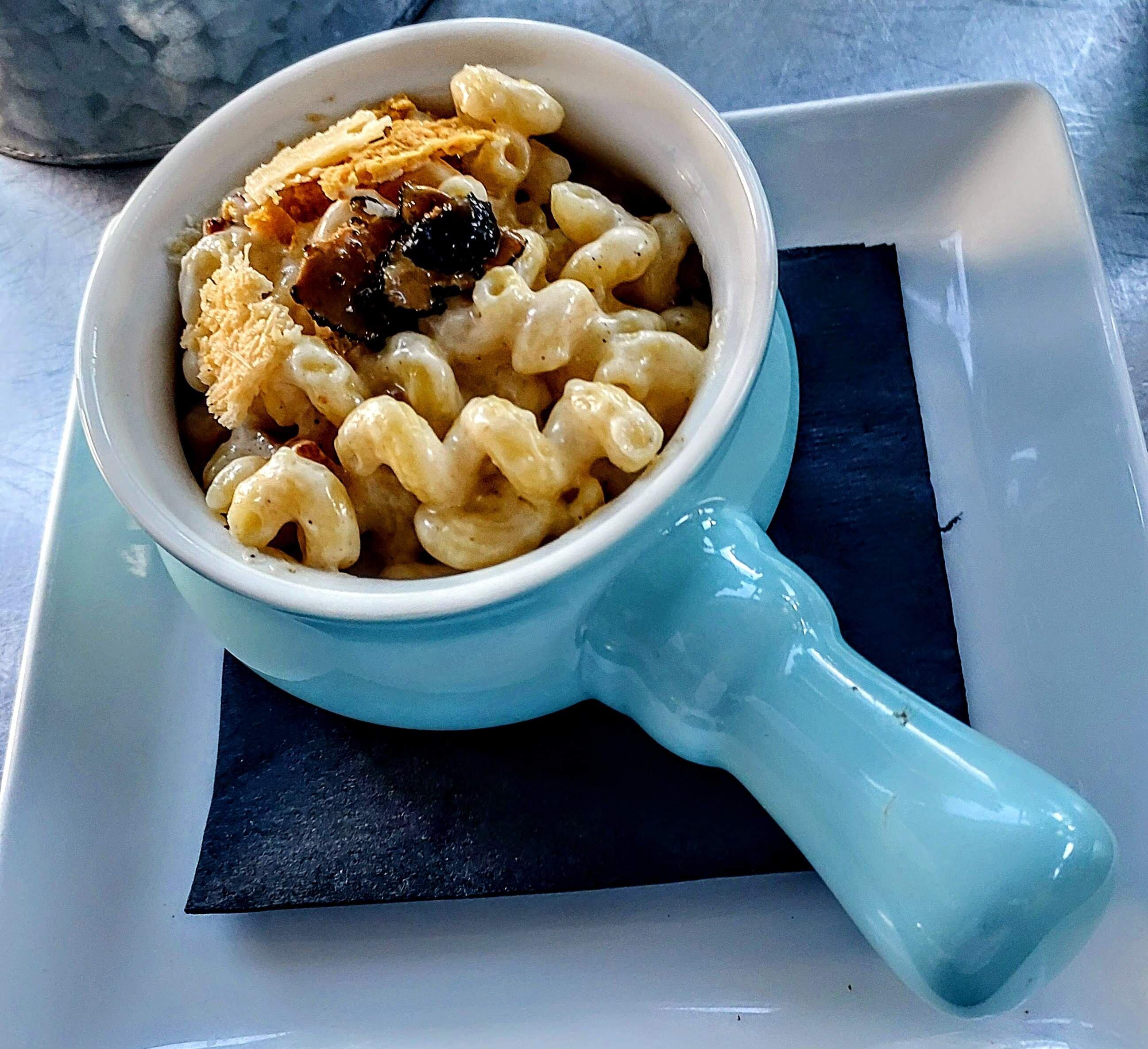 Lindarose Rooftop Bar & Grill