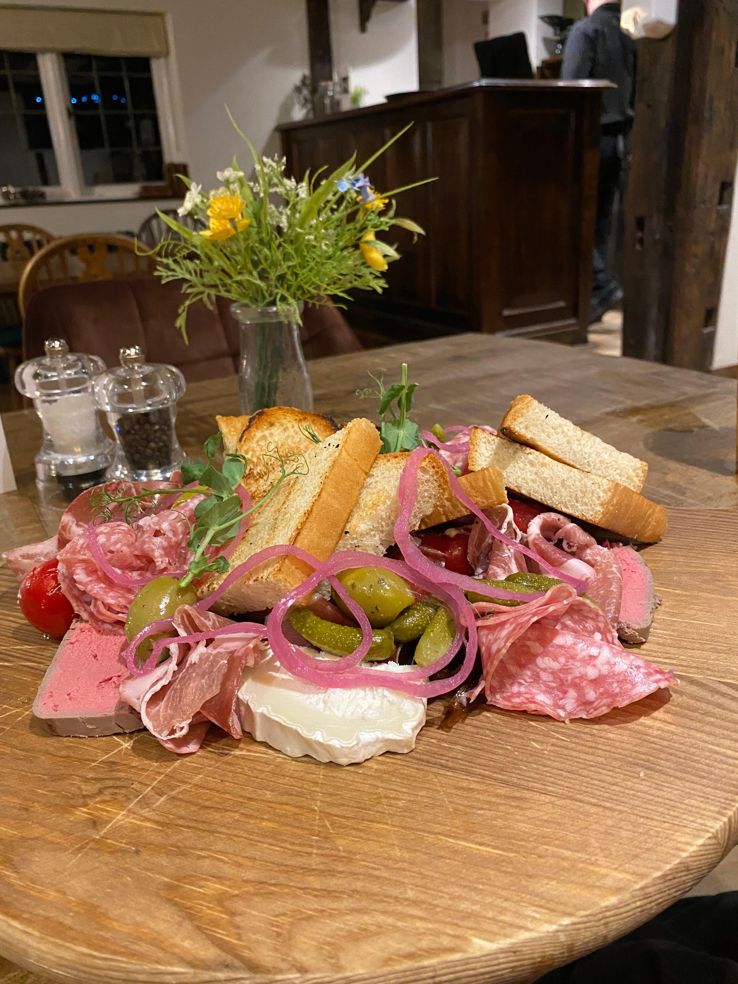 The Three Horseshoes