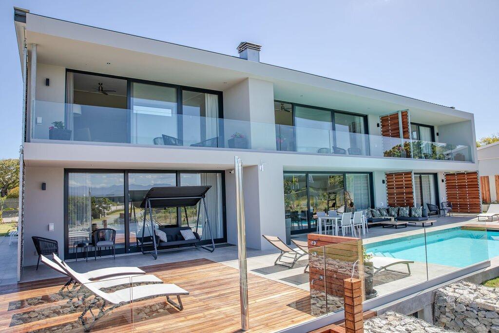 Hilltop Bayview Luxury Apartments