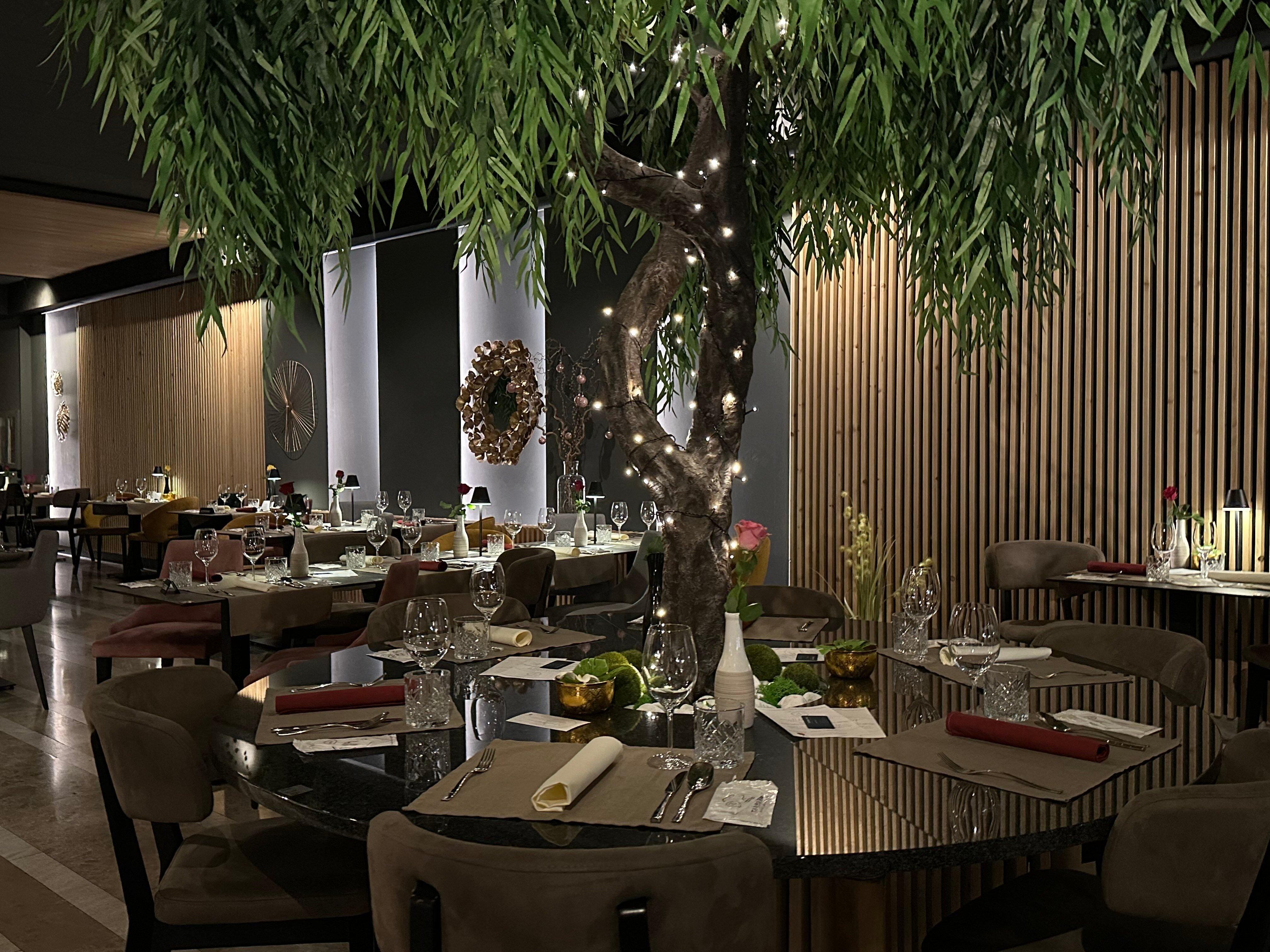 Arroi Restaurant & Lounge