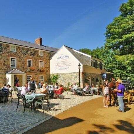 Hugo's Bar And Bistro