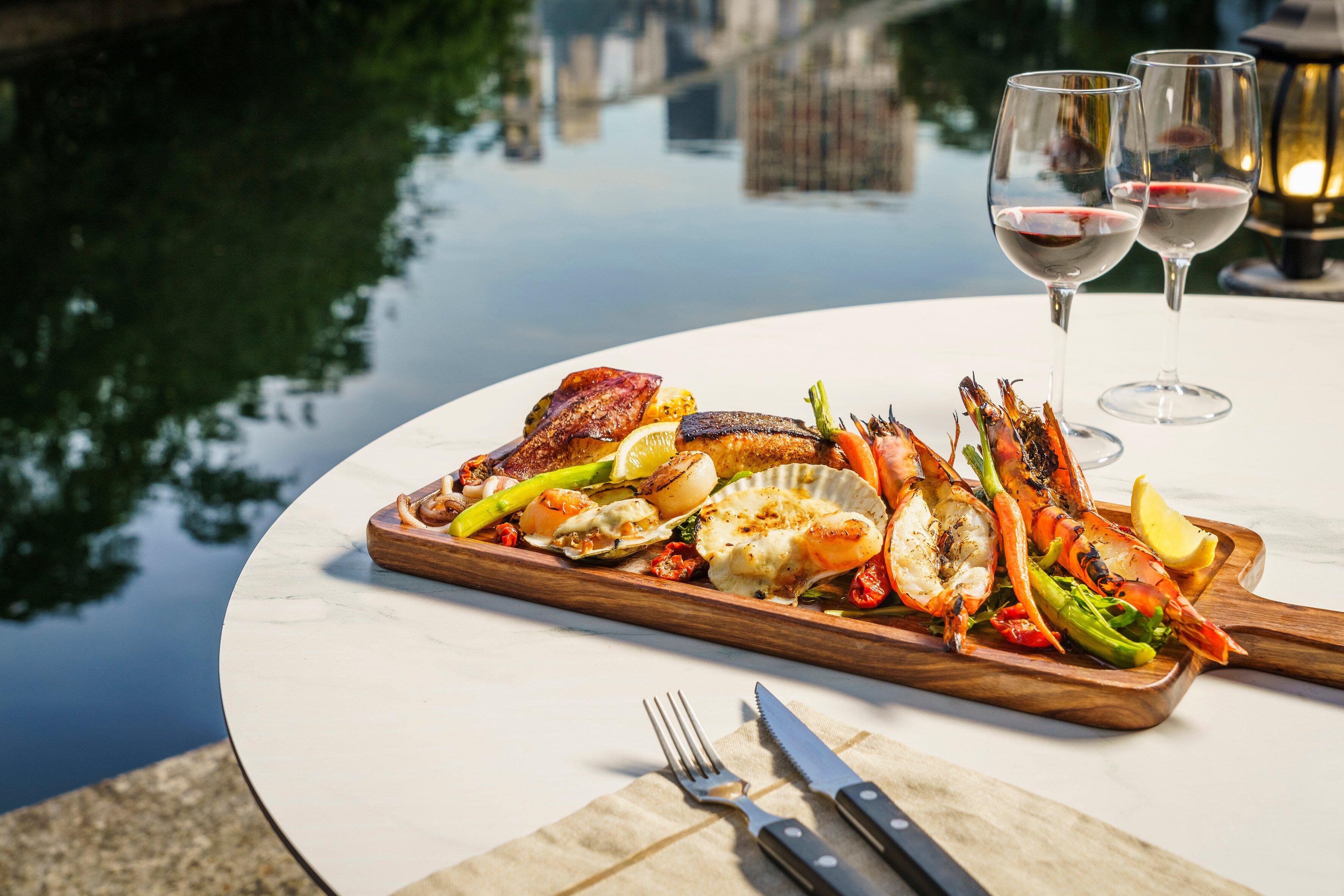 The Lobby Lounge - Grand Copthorne Waterfront