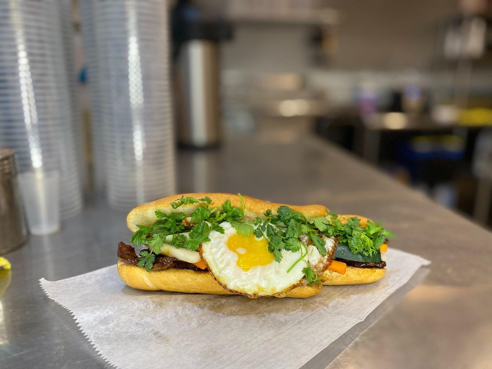 V-tea Tapioca, Banh Mi, Snack