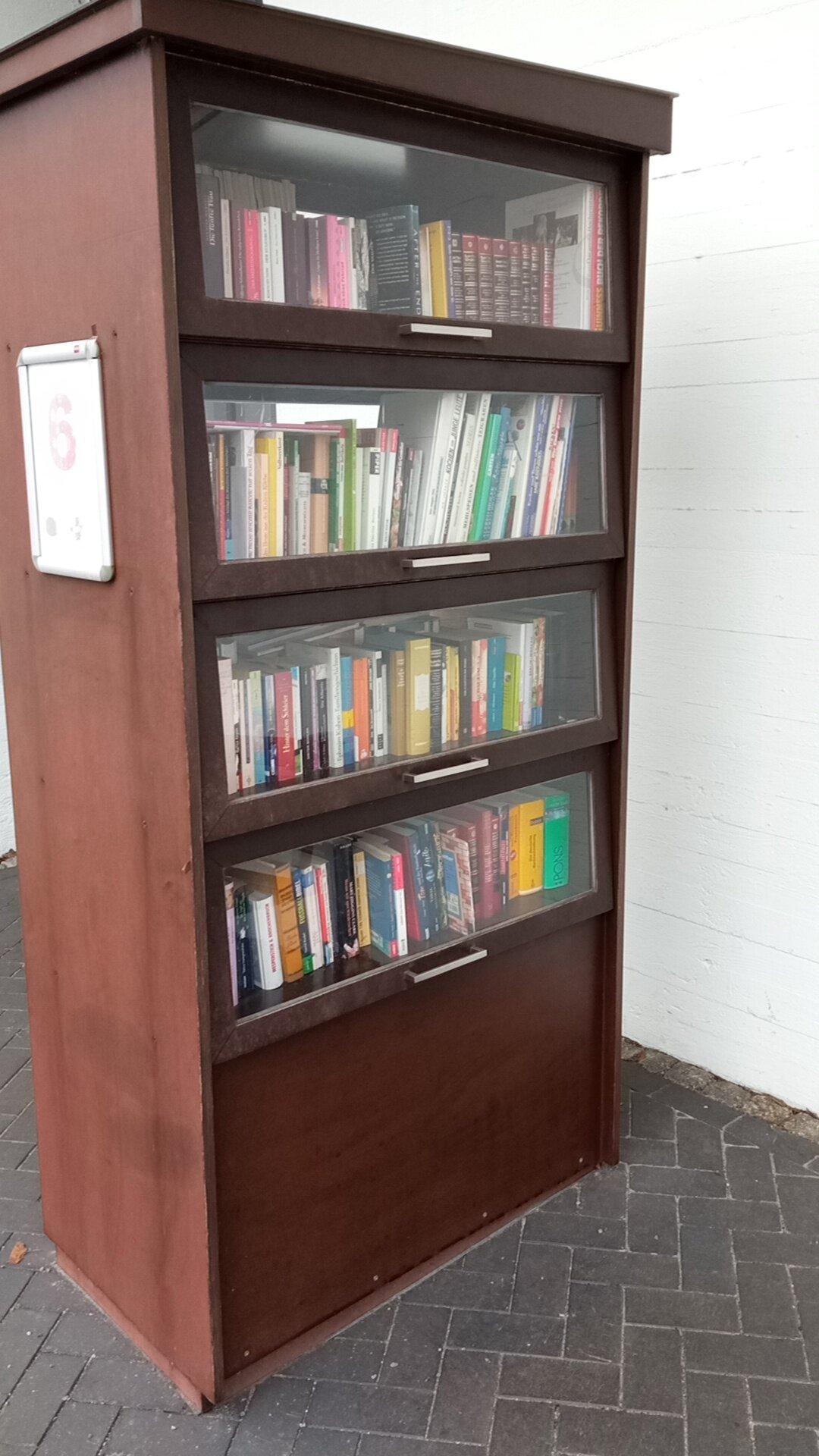 Offener Bücherschrank