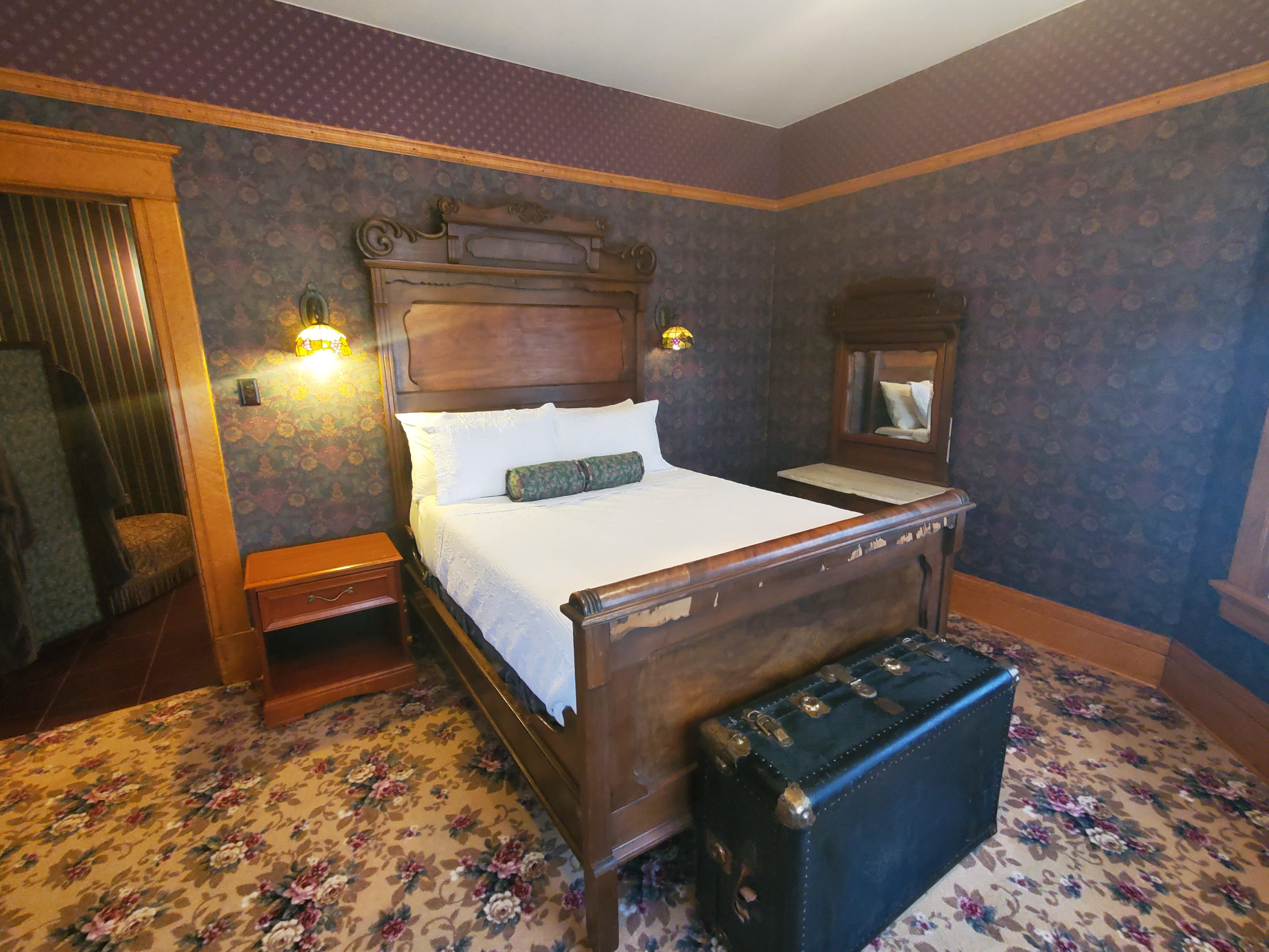 The Weis Mansion Bed & Breakfast