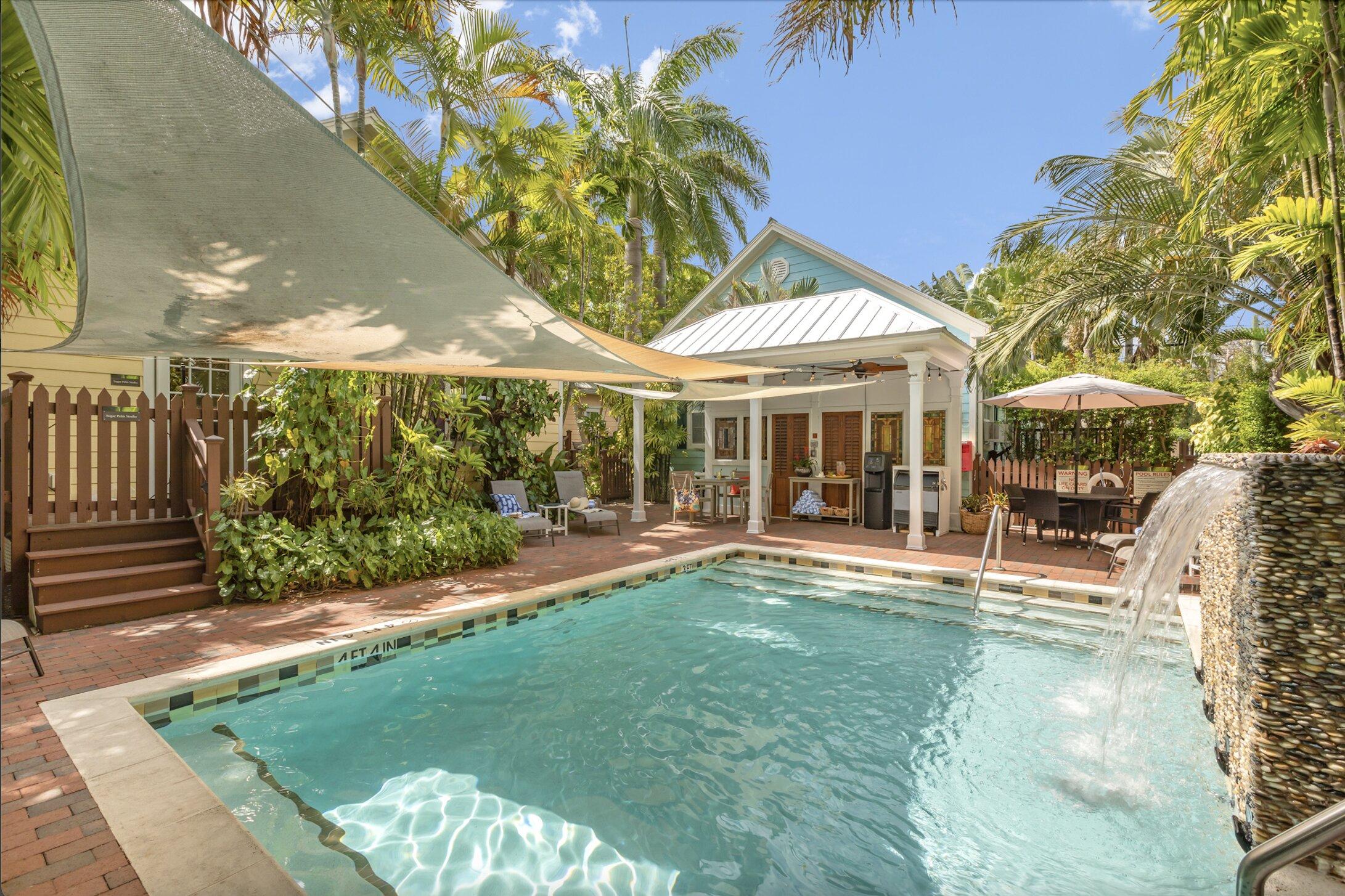 Travelers Palm Inn & Suites